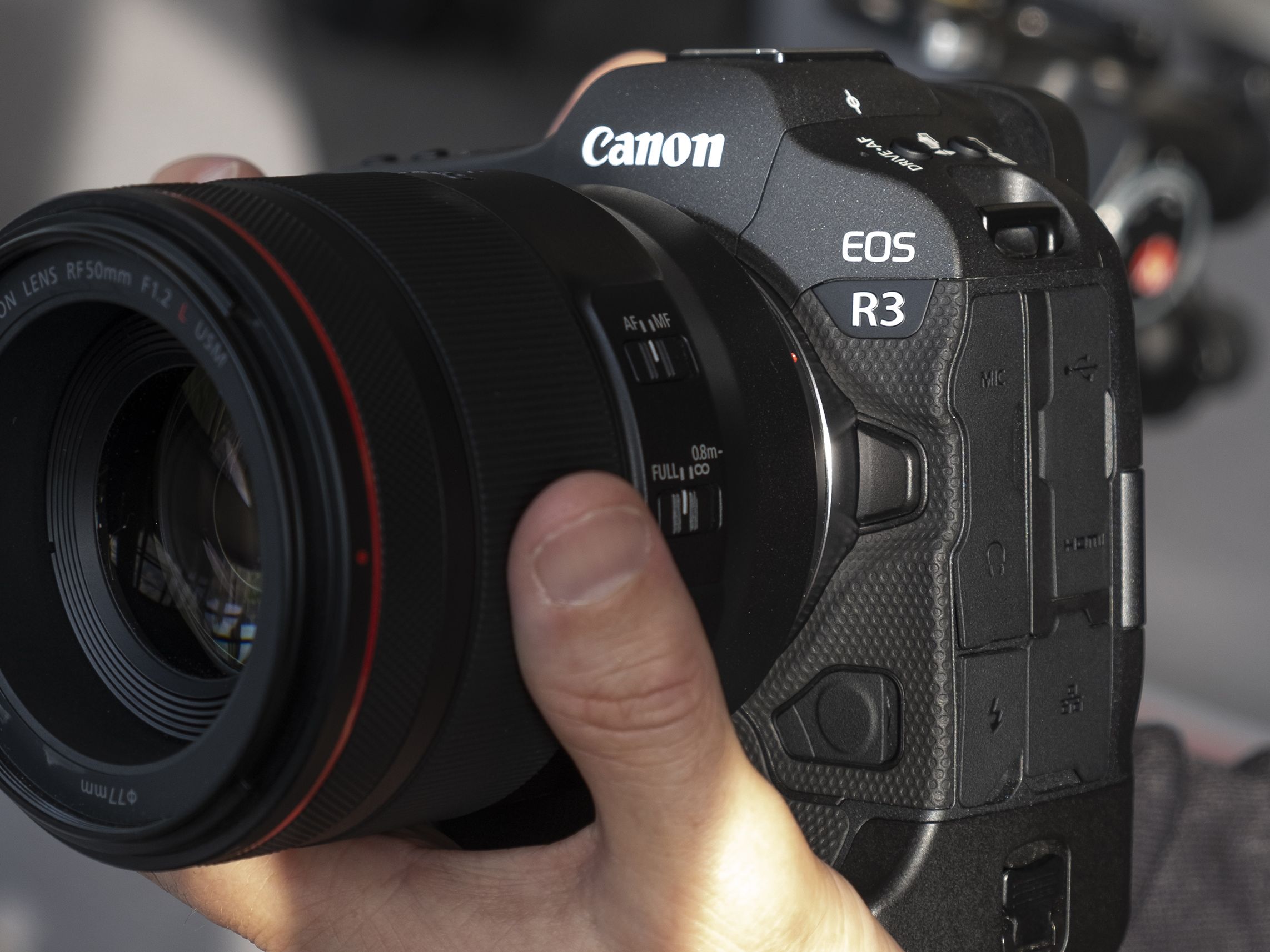 Canon　EOS　3＋35mm　f1.2 Canon EOS 3 Review - The Good, The Bad, The Heavy - 35mmc