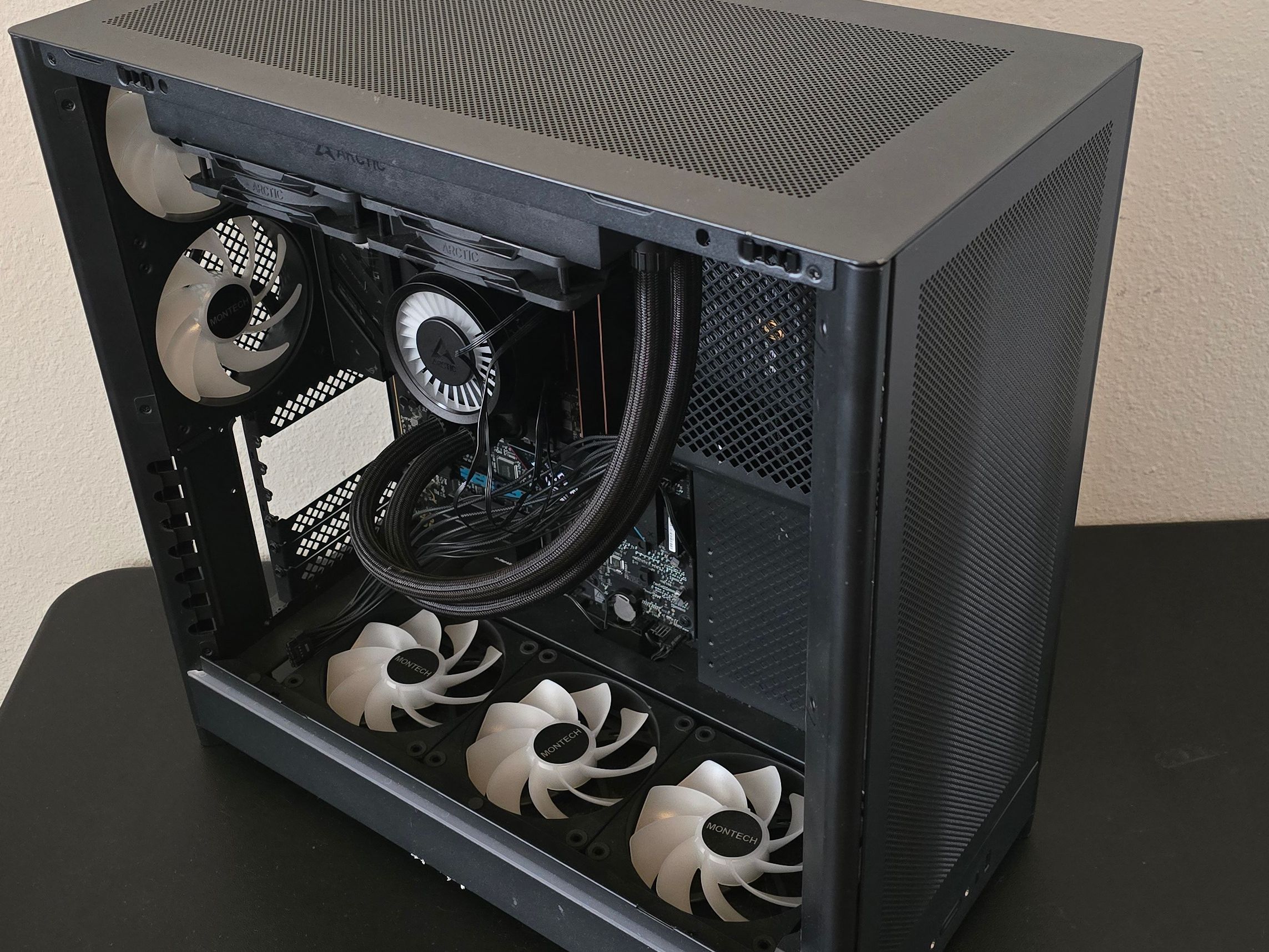 Montech HS01 Pro Case Review: excellent GPU cooling and dual