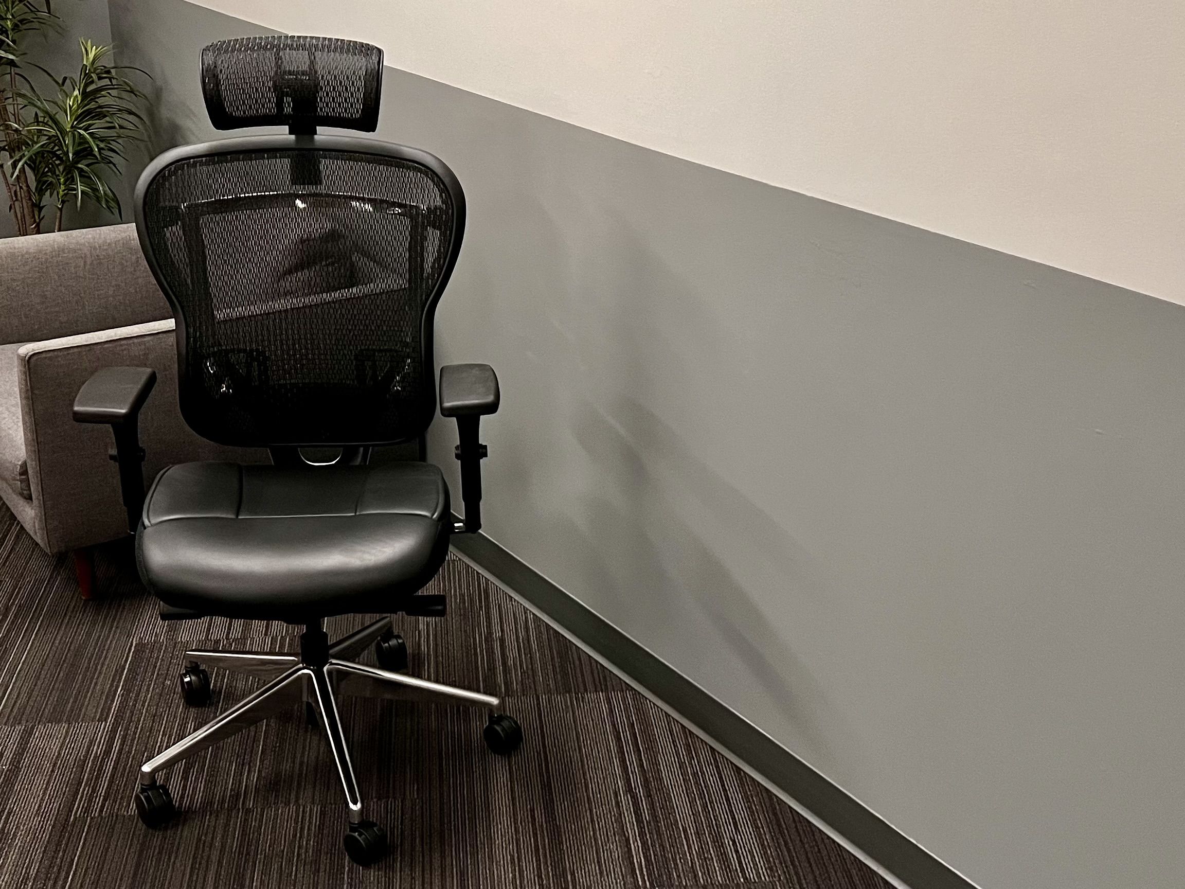 Oak Hollow Aloria Series Office Chair – Ergonomic Executive Chair With Genuine Leather Seat & Mesh Back – Adjustable Lumbar & Armrests - View #6