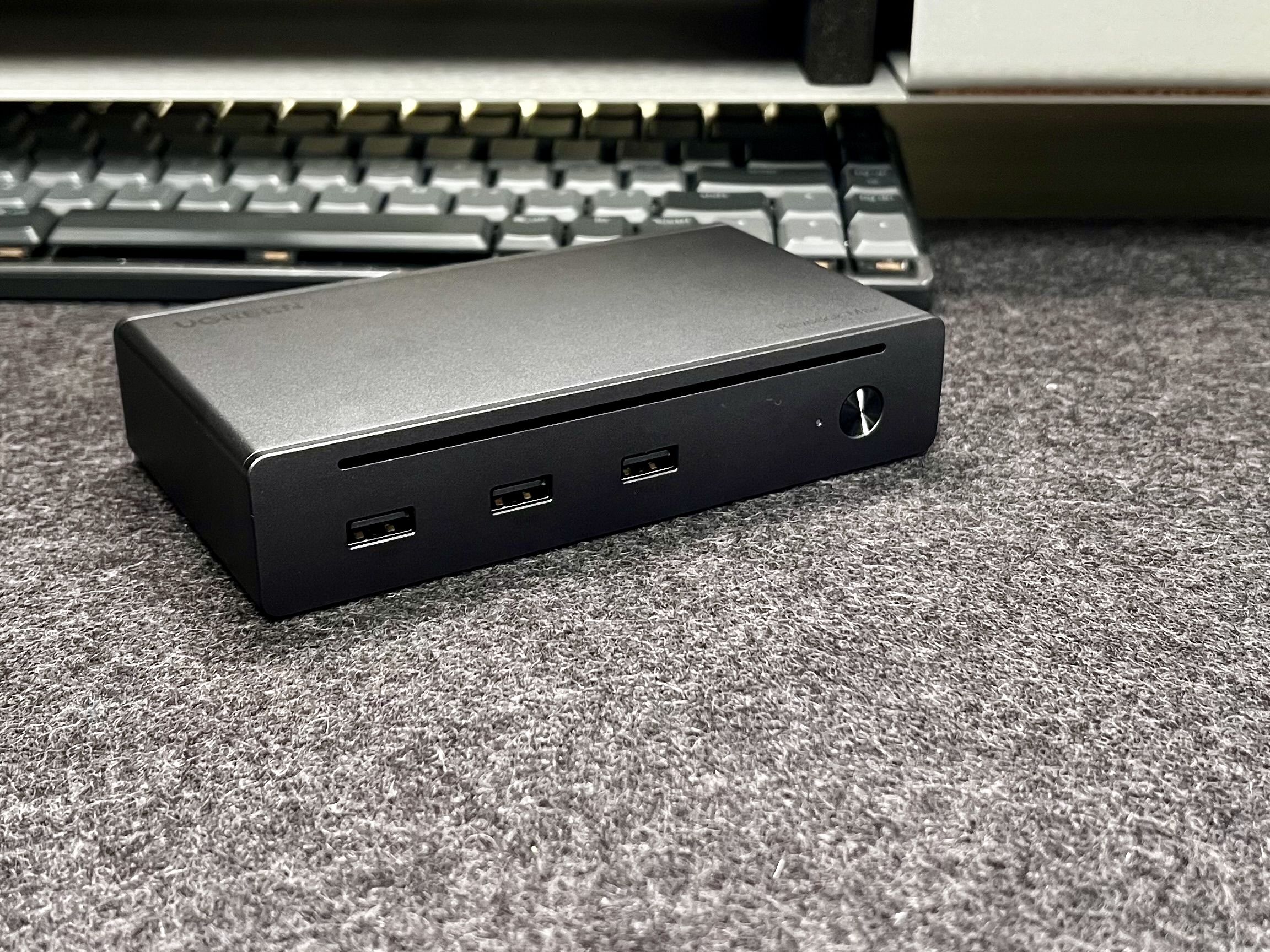 [James] UGREEN Revodok Max 208 Ugreen Revodok Max 208 Review: This Thunderbolt 4 Dock Has