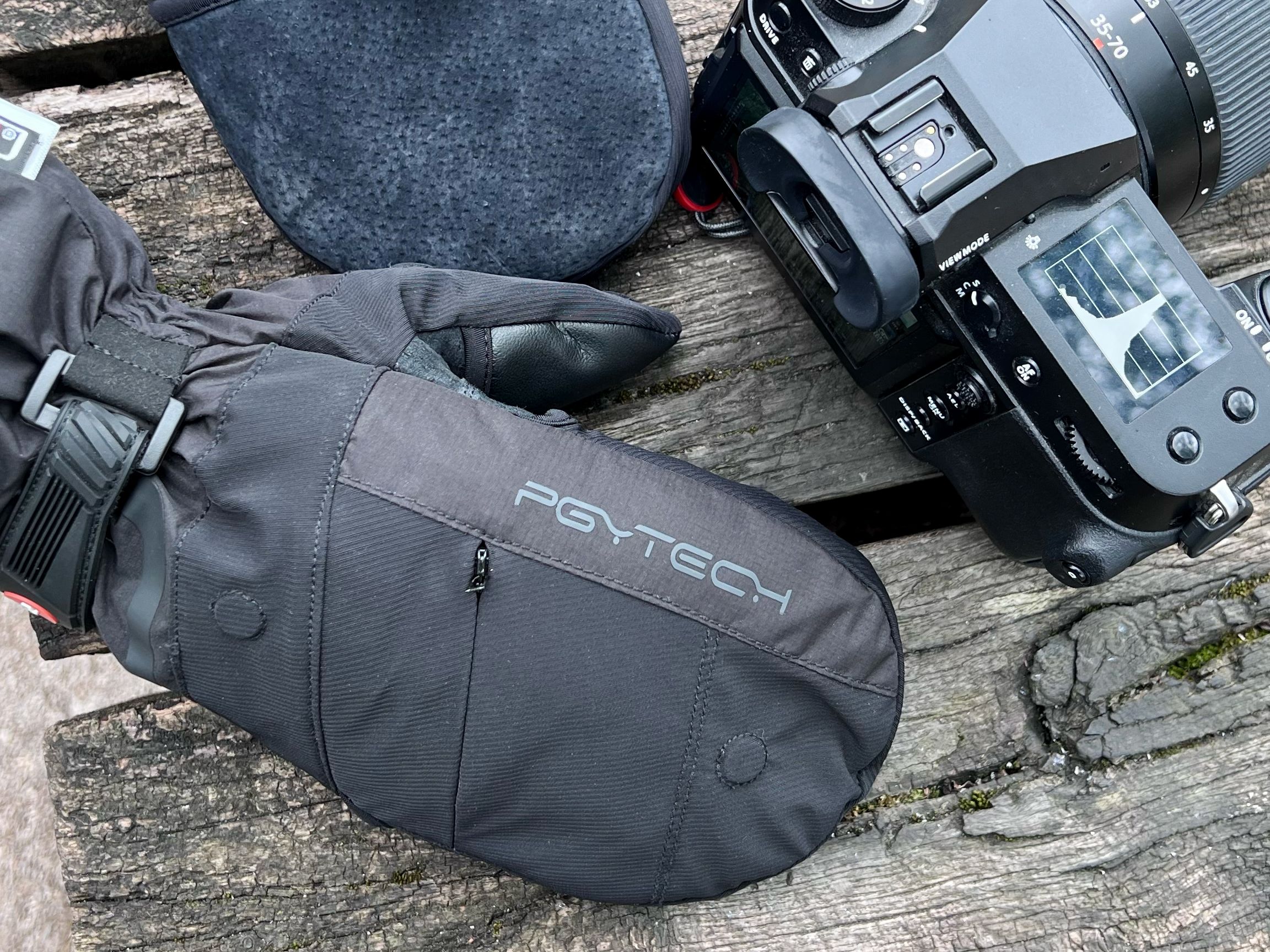 PGYTECH Photography Gloves – Waterproof & Touchscreen Compatible | Ski & Outdoor Sports Gloves With Magnetic Clasp