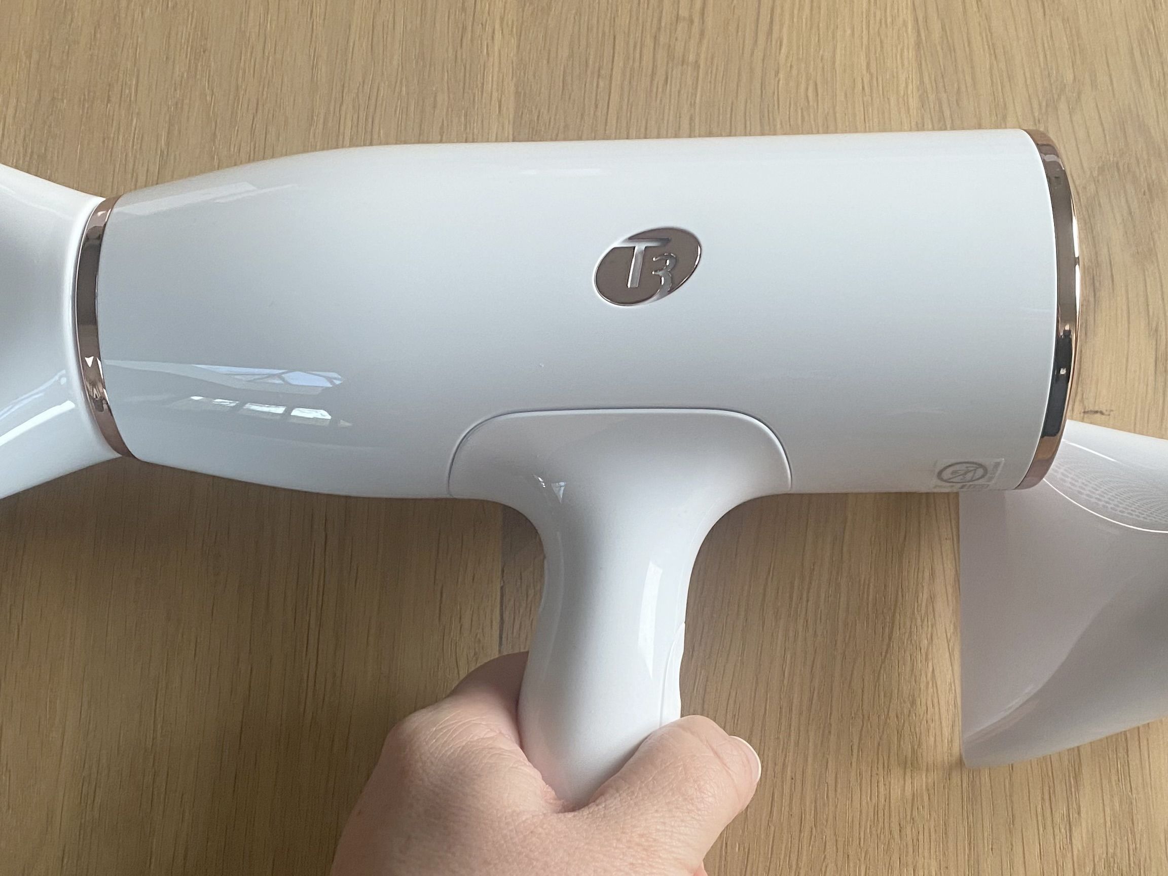 T3 Aireluxe ヘアドライヤー ホワイト アメリカ 海外対応 新品未使用 T3 - AireLuxe Professional Hair Dryer and Brush Set | Ulta Beauty