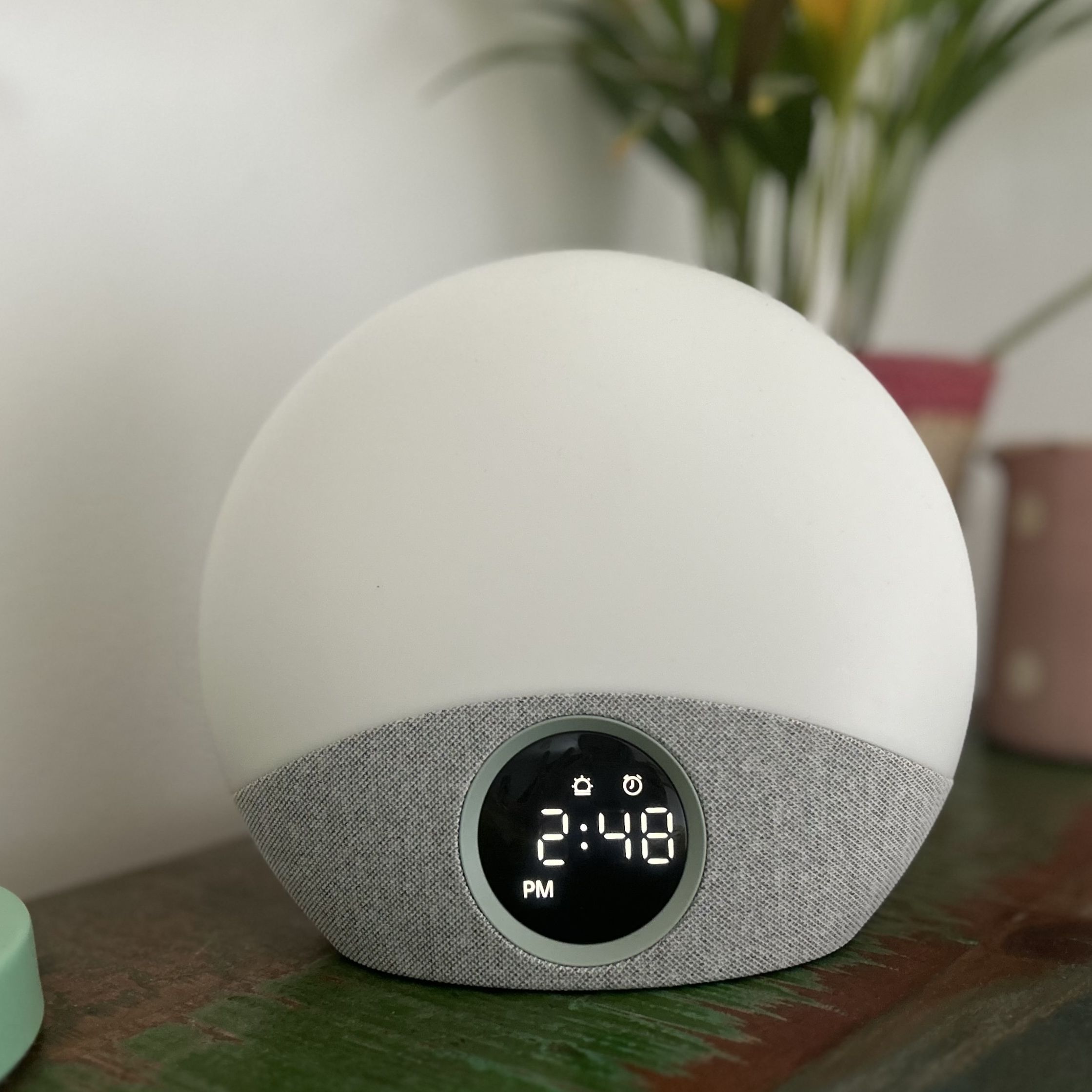 Momcozy Sunrise Wake-up Light review: a 4-in-1 device that