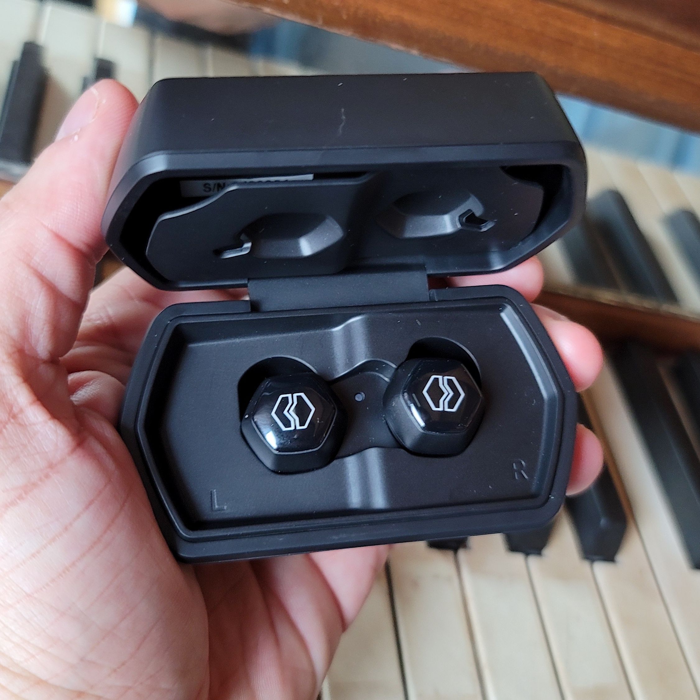 V-Moda Hexamove Lite review | Laptop Mag