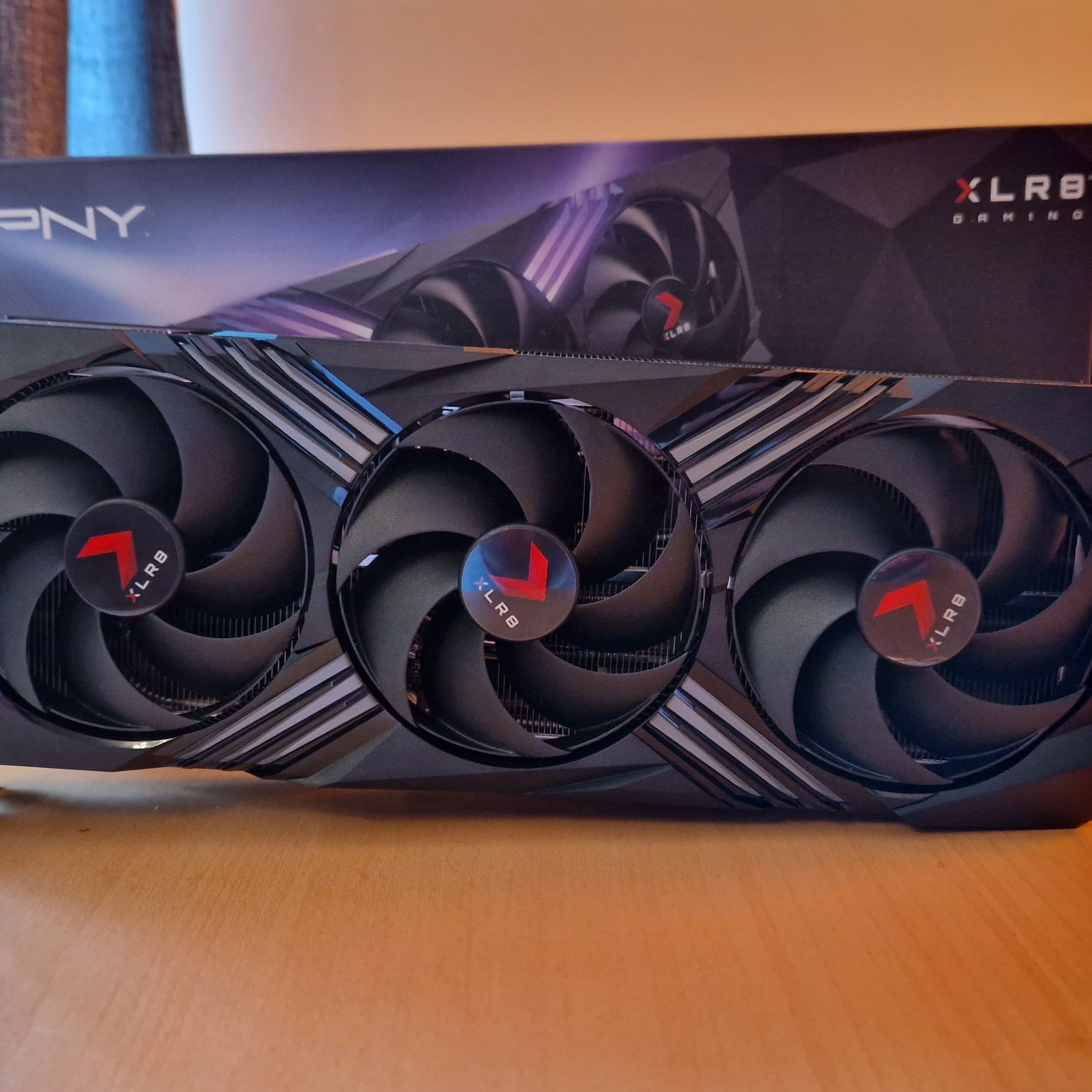 B*J様 【ジャンク】RTX 4070 Ti OEM /映像出力不可 / LED 2GFE9Yi26rcJWH8ogEGw8Z.jpg