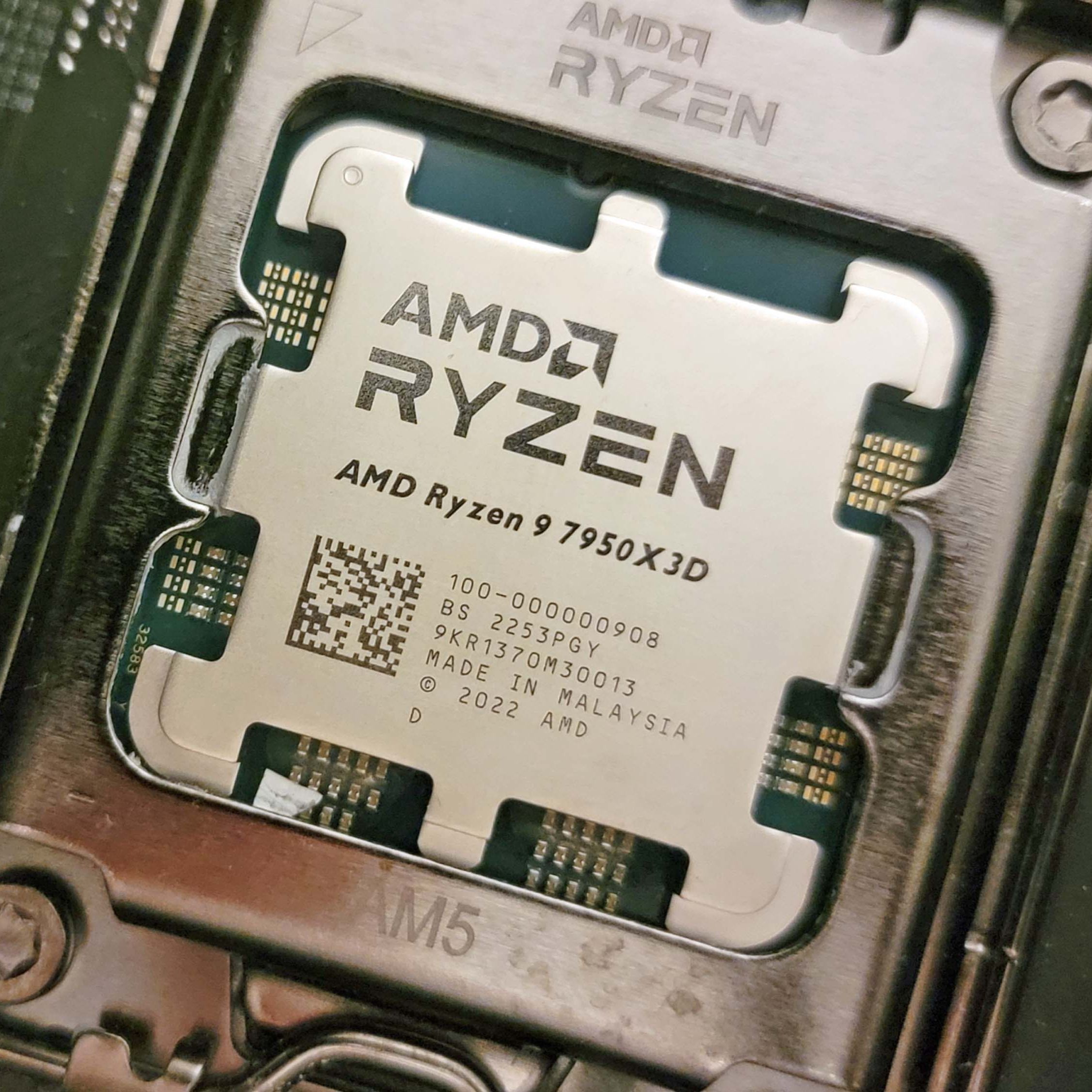 CPU AMD Ryzen9 7950X3D oNgjwjhd3HL9xAjLoCG85Y.jpg