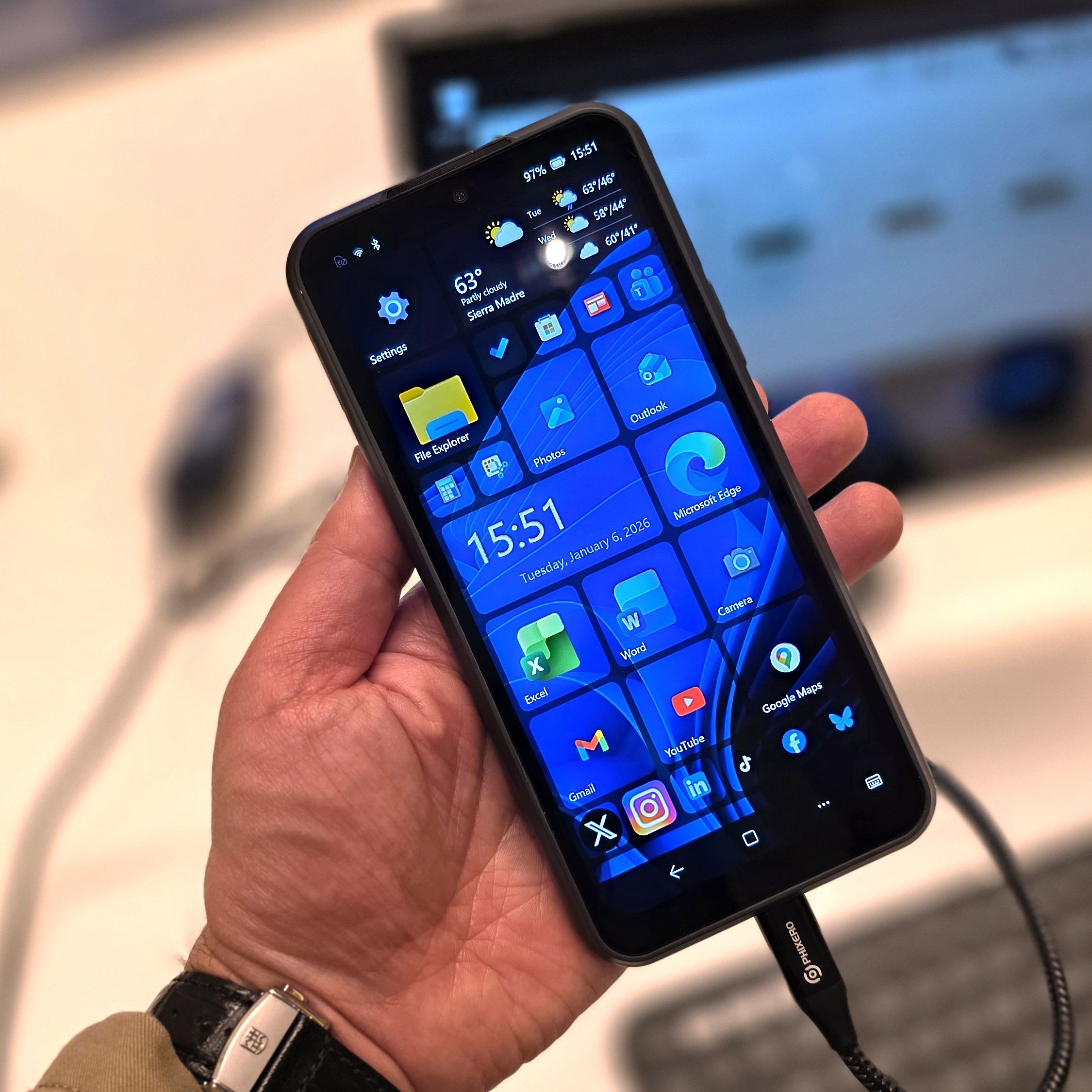 Windows 11 January Update Disaster & Windows phone 'revival