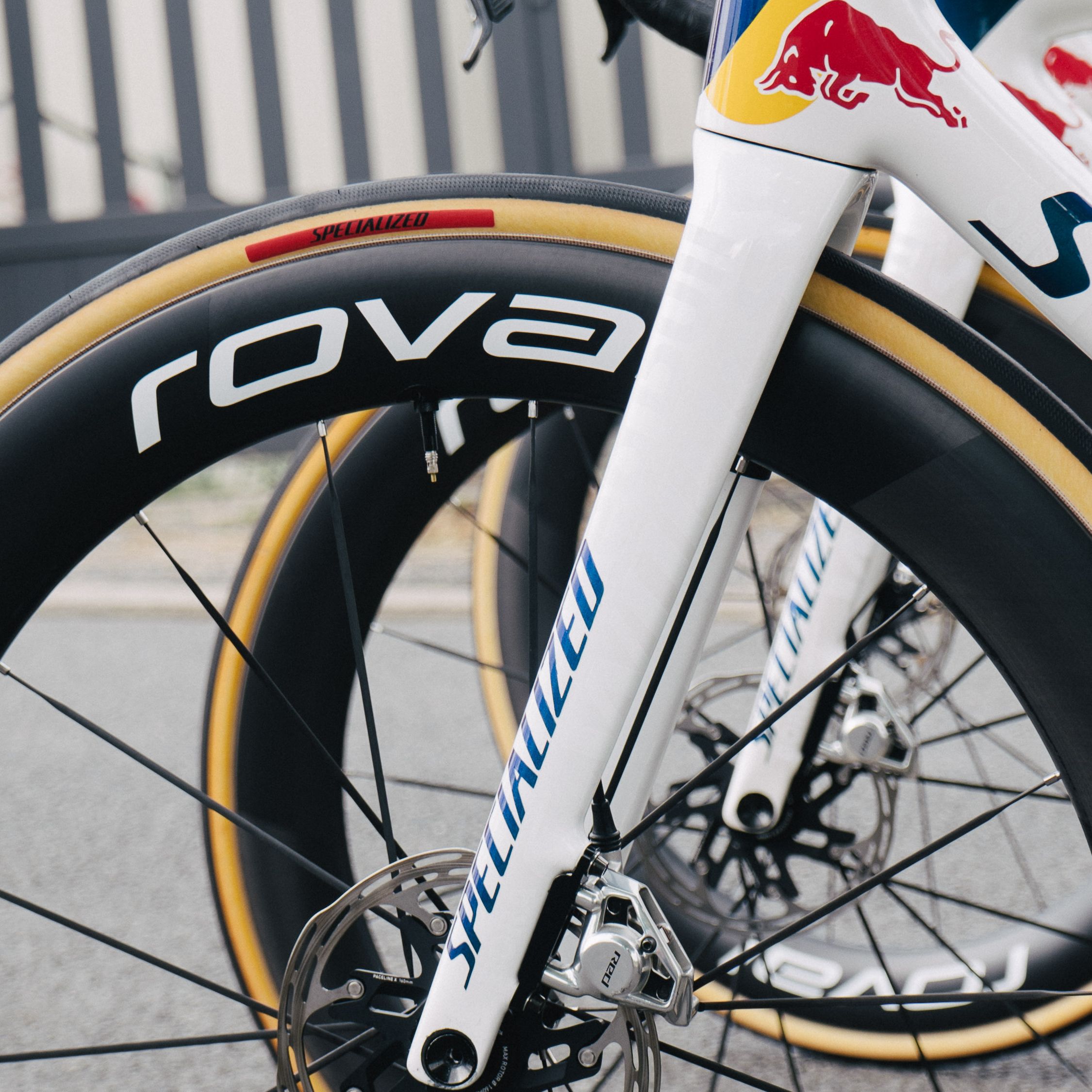 Specialized sneaks out a pair of new Roval Rapide wheelsets at the