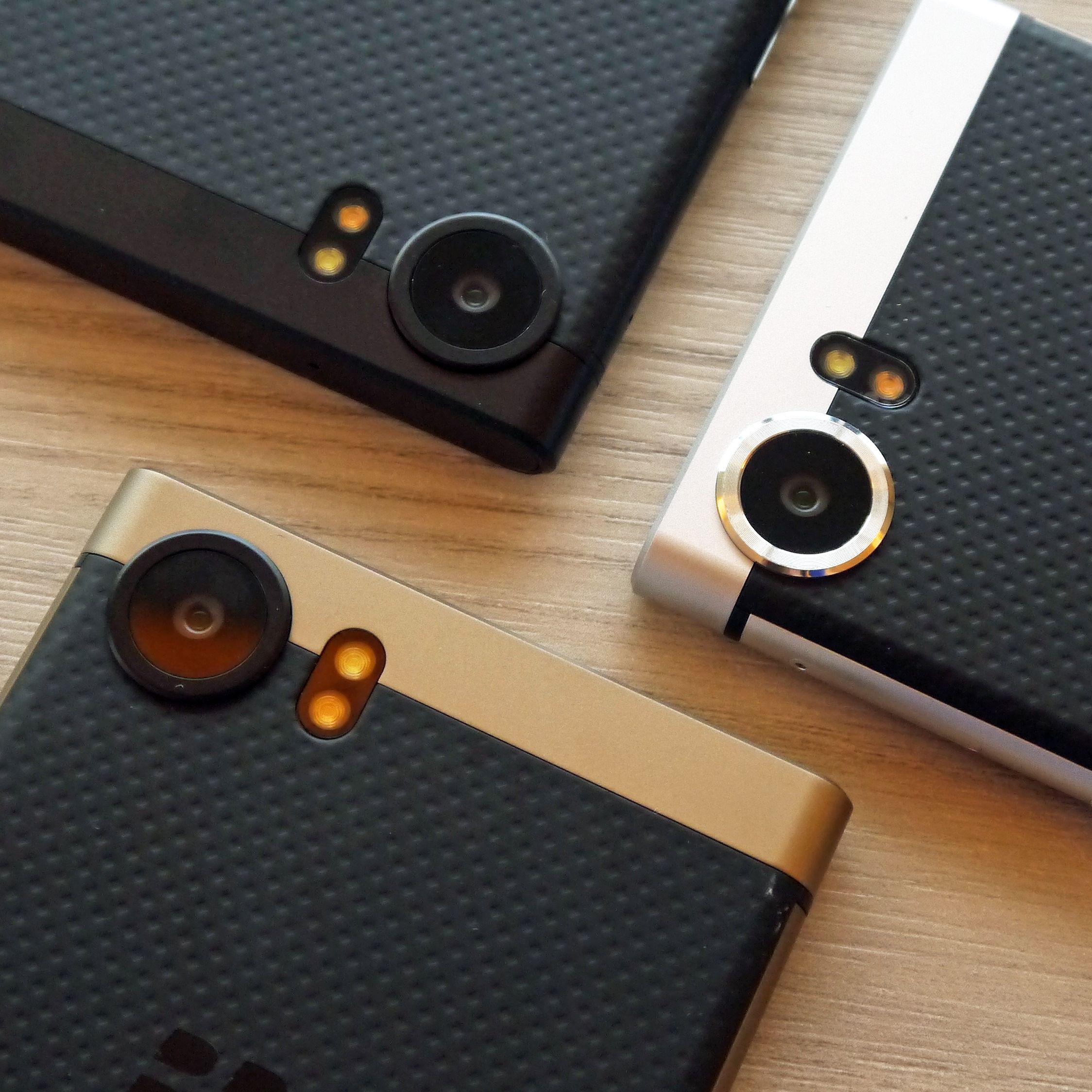 BlackBerry KEYone BRONZE EDITION 本体 NB2iioVSSus8dfqu4M4iEY.jpg