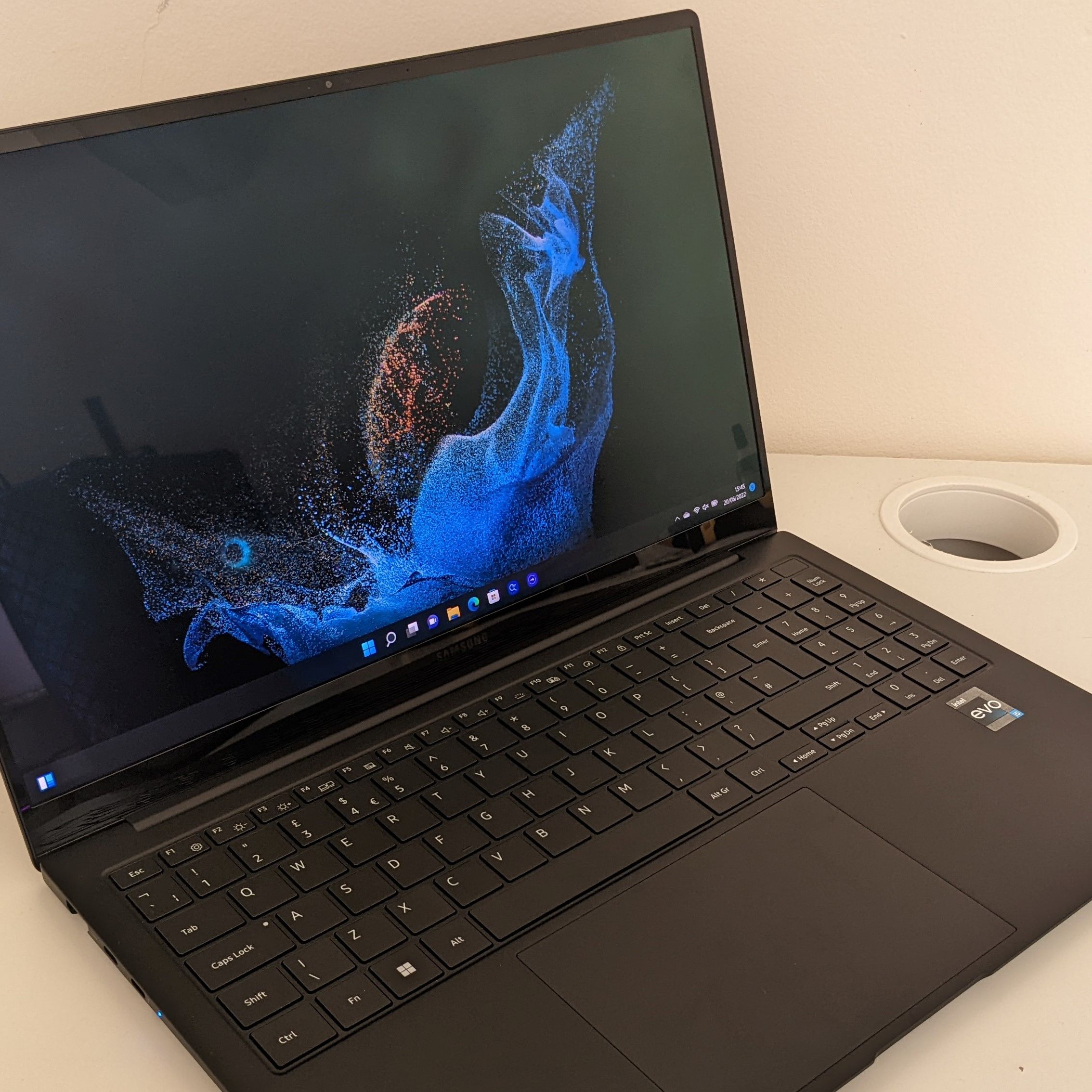 【激レア】Galaxy Book2 Pro Core i5-1240P 有機EL nfpfu3DiM5otsNZSaQvoPe.jpg