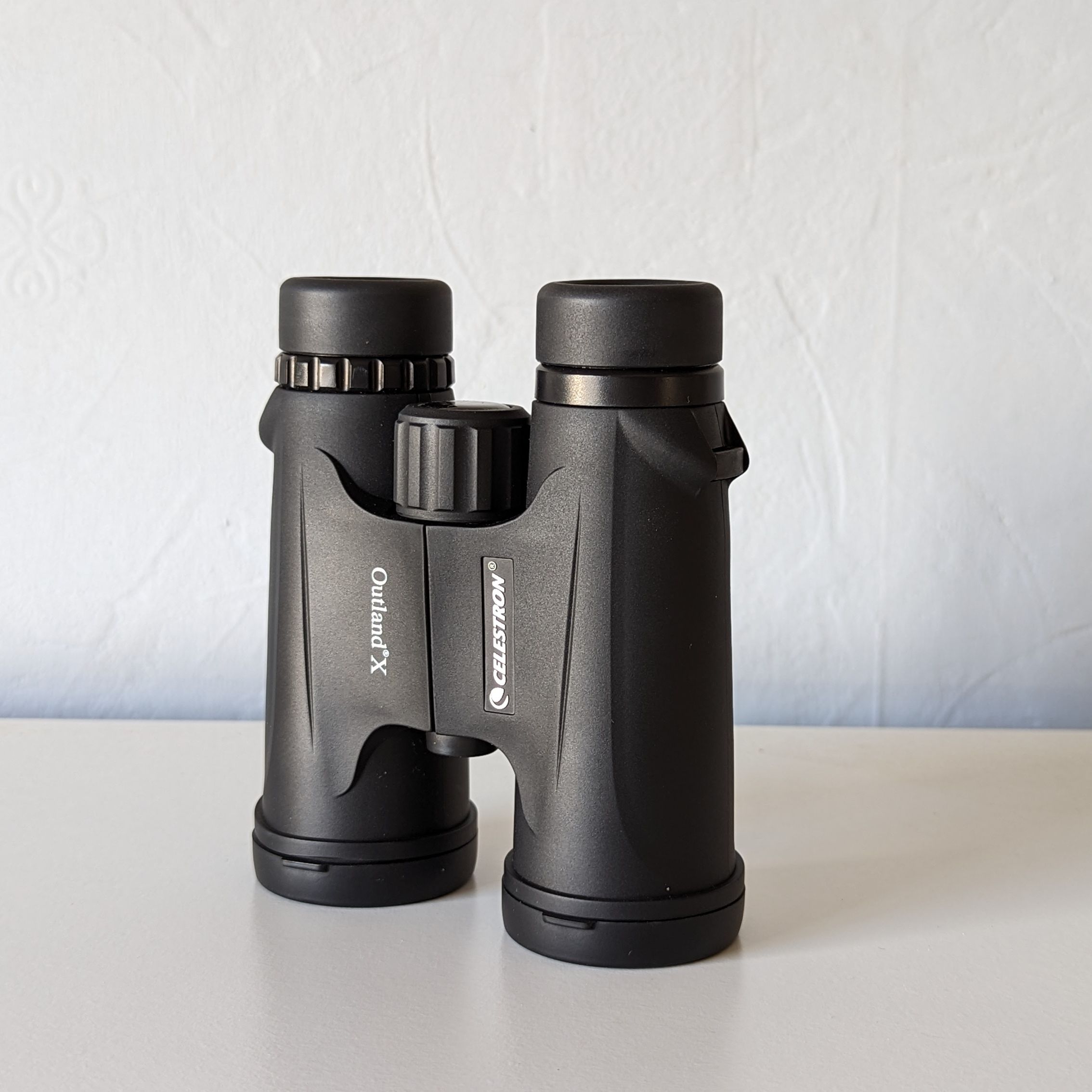 Popular Science by Celestron Outland X 12x42mm Roof