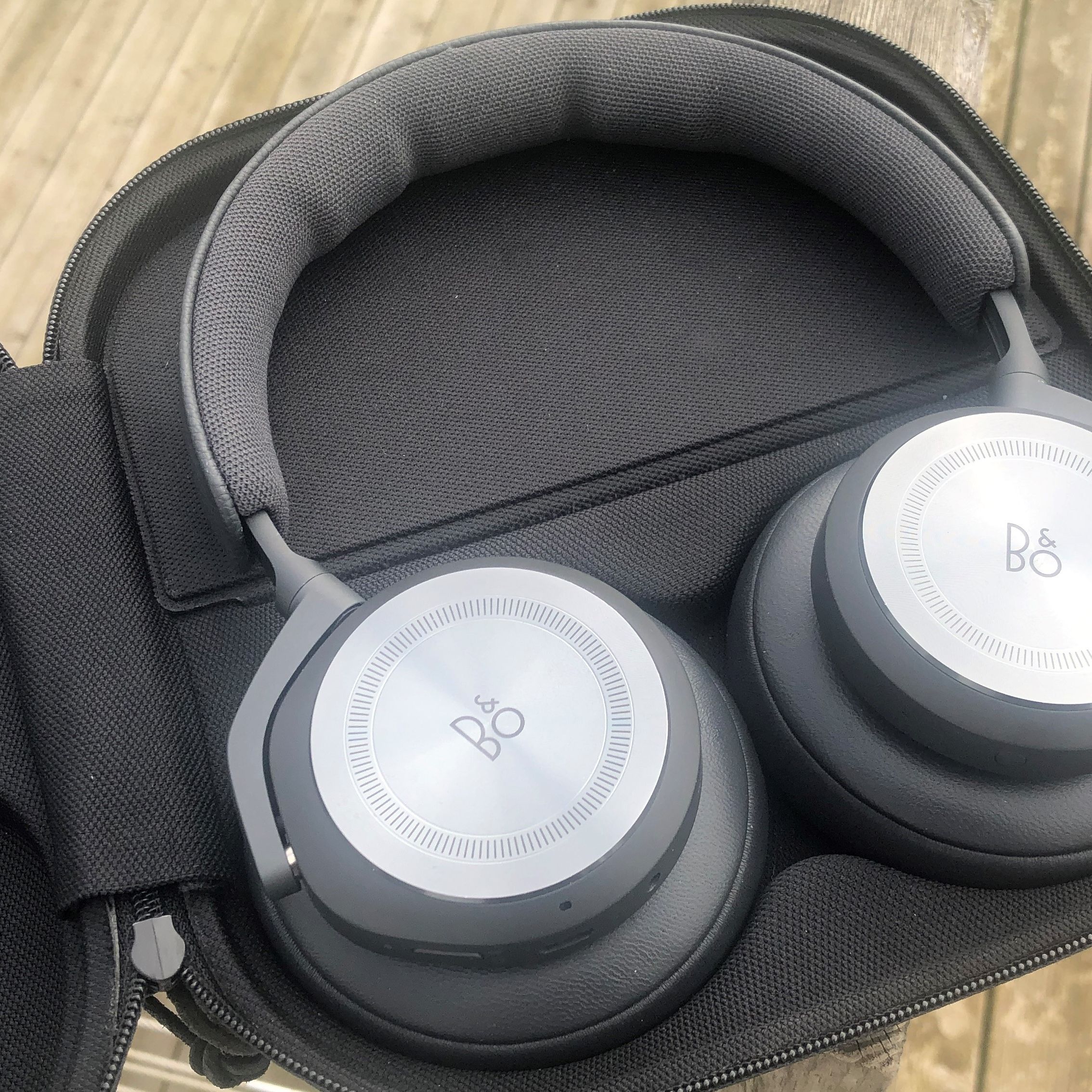 〈Bang&Olufsen〉BEOPLAY HX Black Bang and Olufsen - Beoplay HX Wireless Noise Cancelling Over