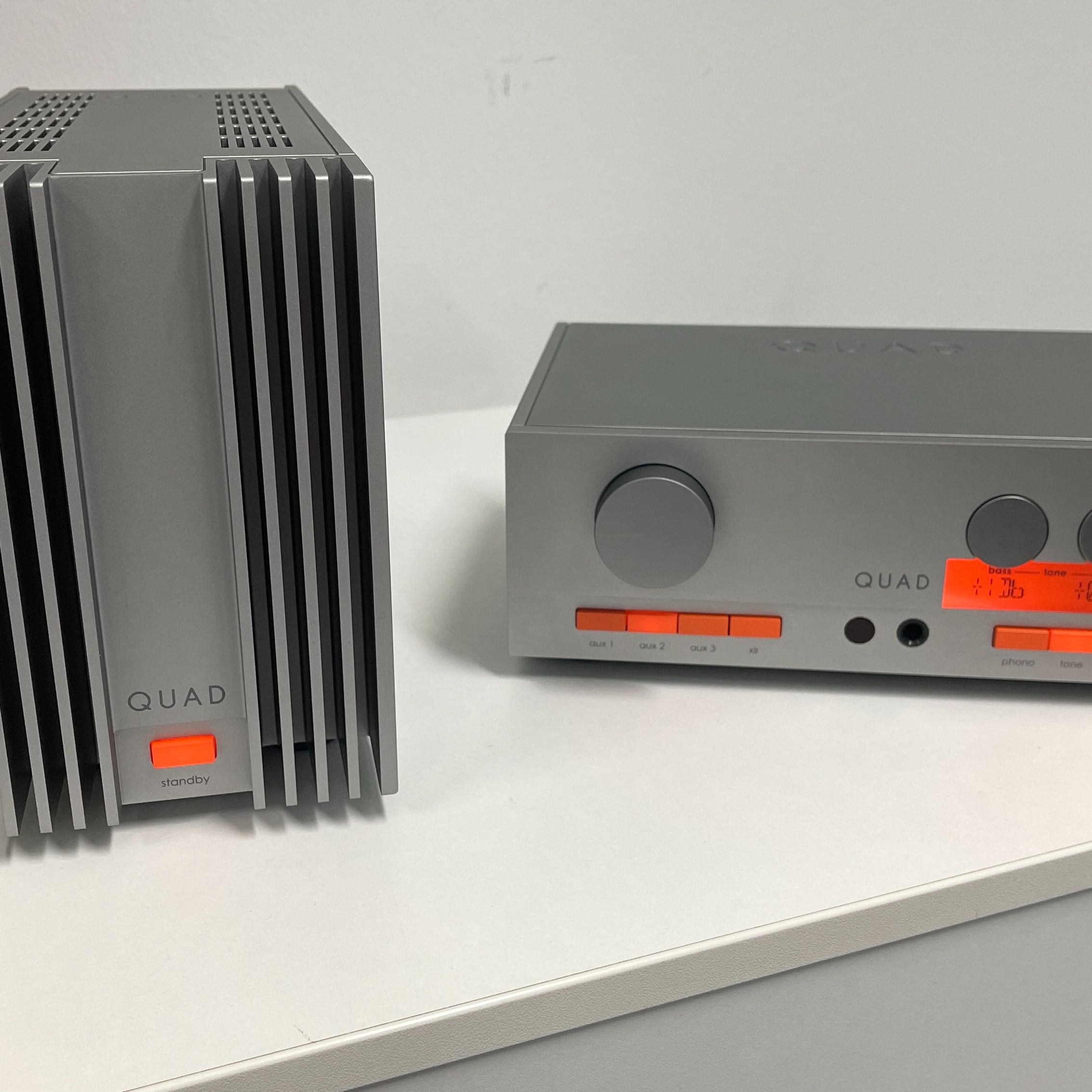 クオードよりプリアンプ「QUAD33」とパワーアンプ「QUAD303」新