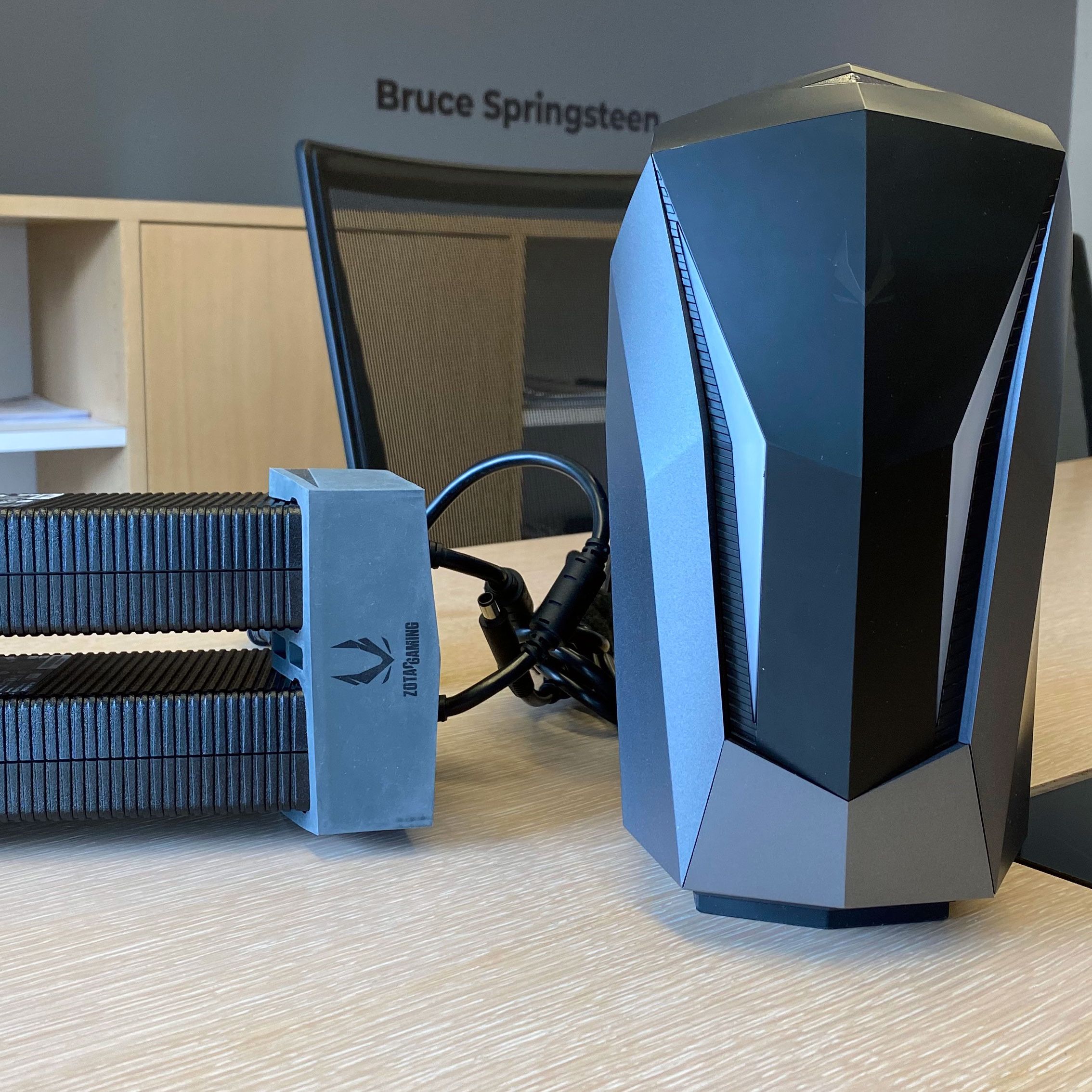 Zotac Mek Mini 小型ゲーミングPC 20190416103627_199_.jpg