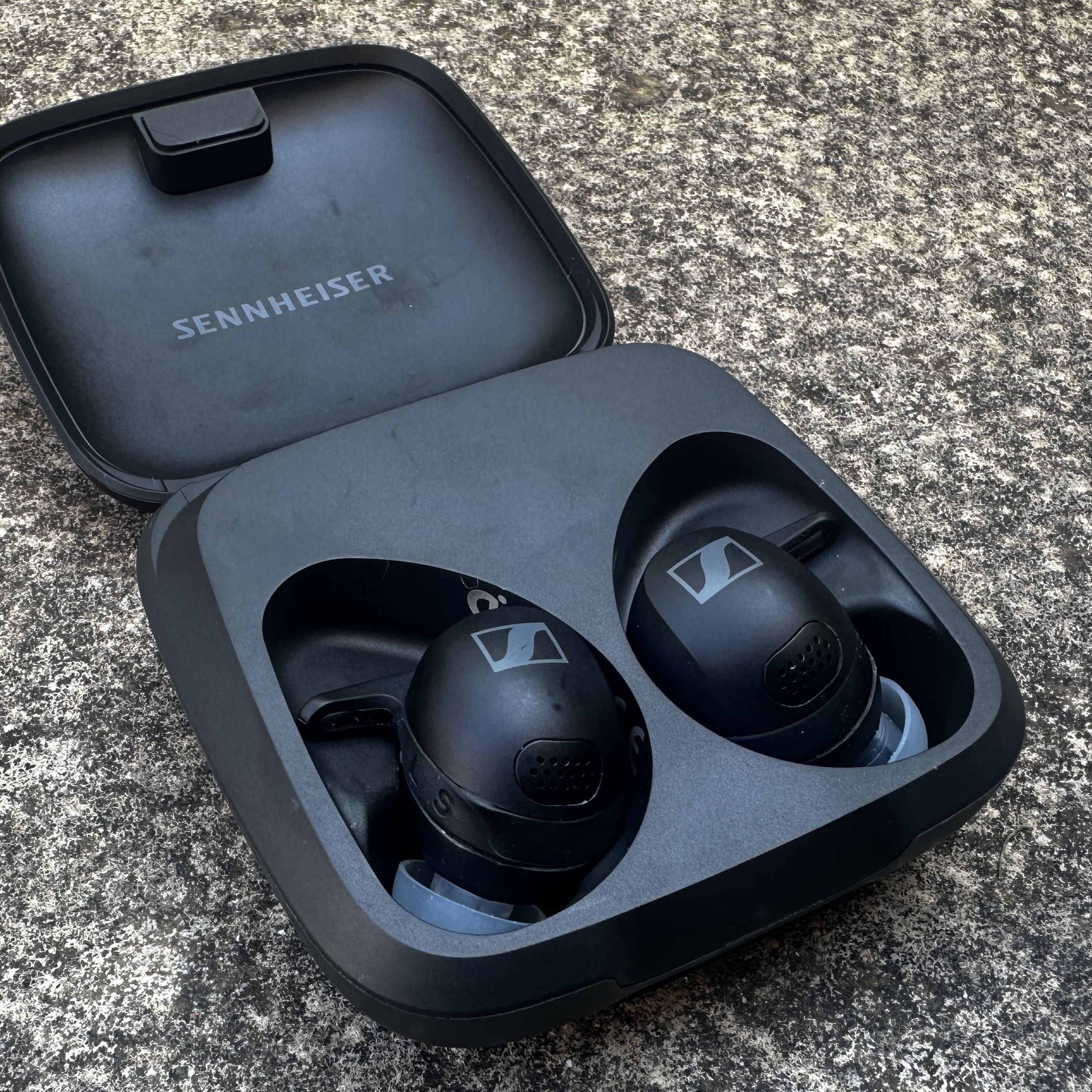 イヤホン SENNHEISER MOMENTUM SPORT BLACK Amazon.com: Sennheiser Momentum Sport - Earbuds with Sport Sound