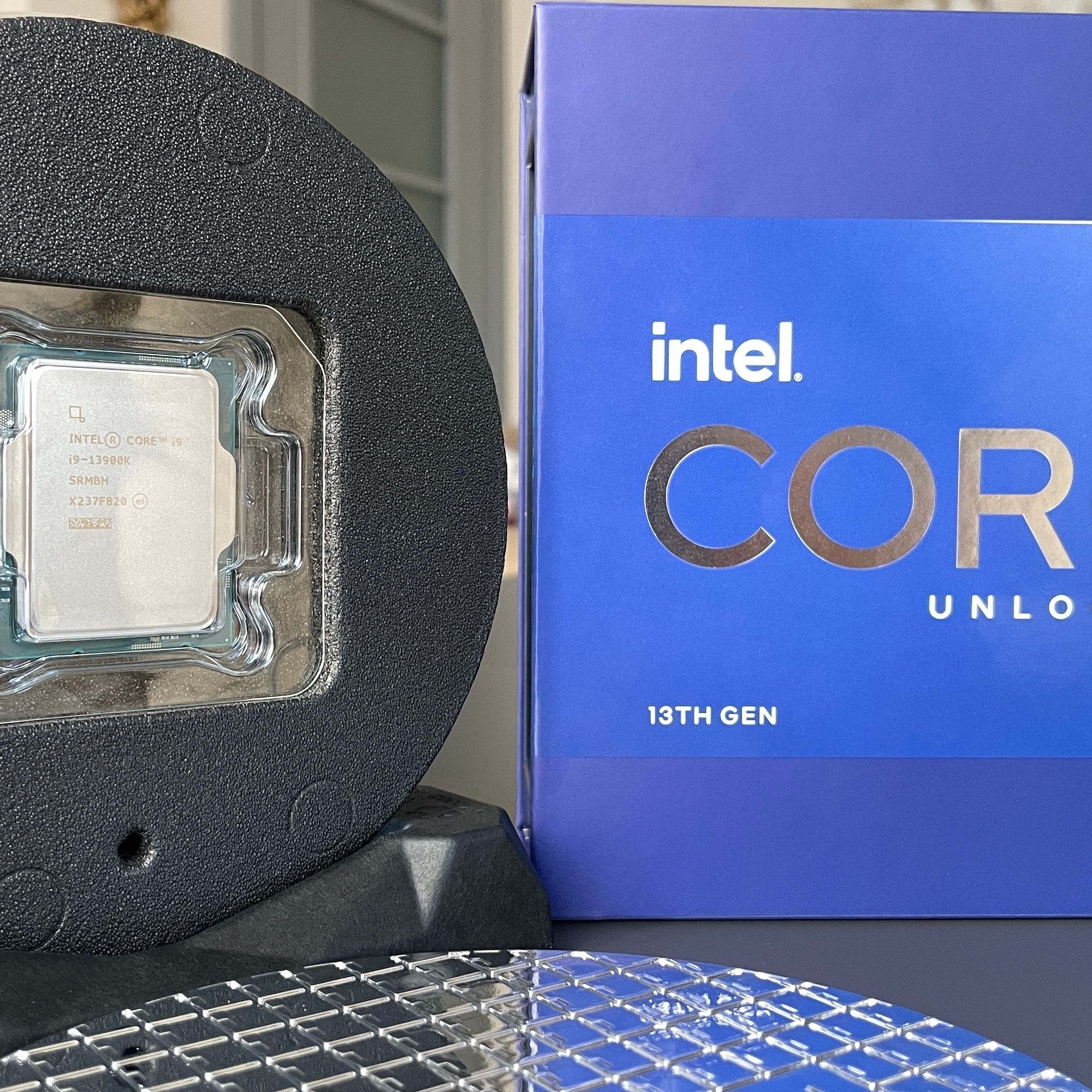 Core i9-13900K, Core i9-13900KS Get A Packaging Downgrade