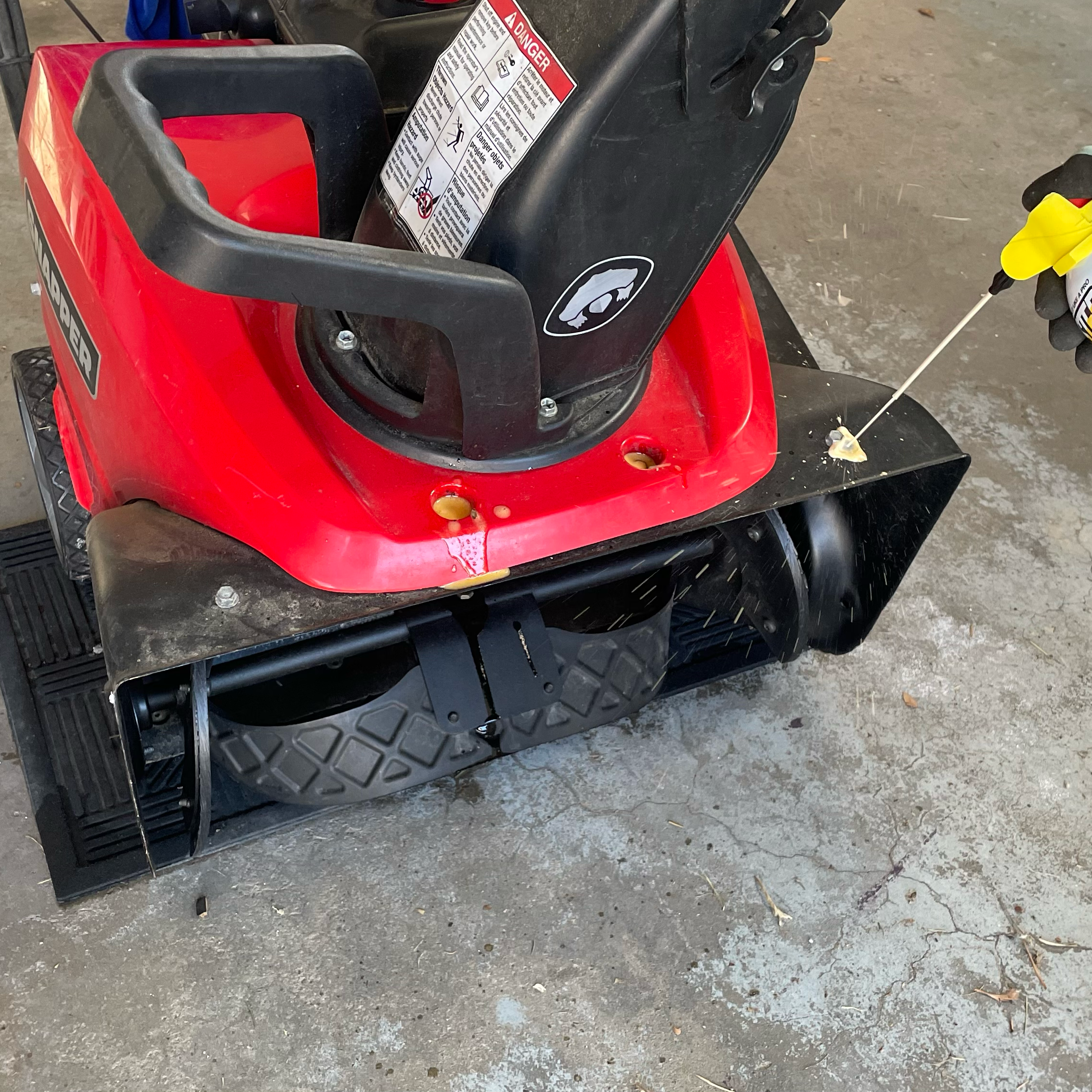 How to clean a snow blower in 6 simple steps | Top Ten Reviews