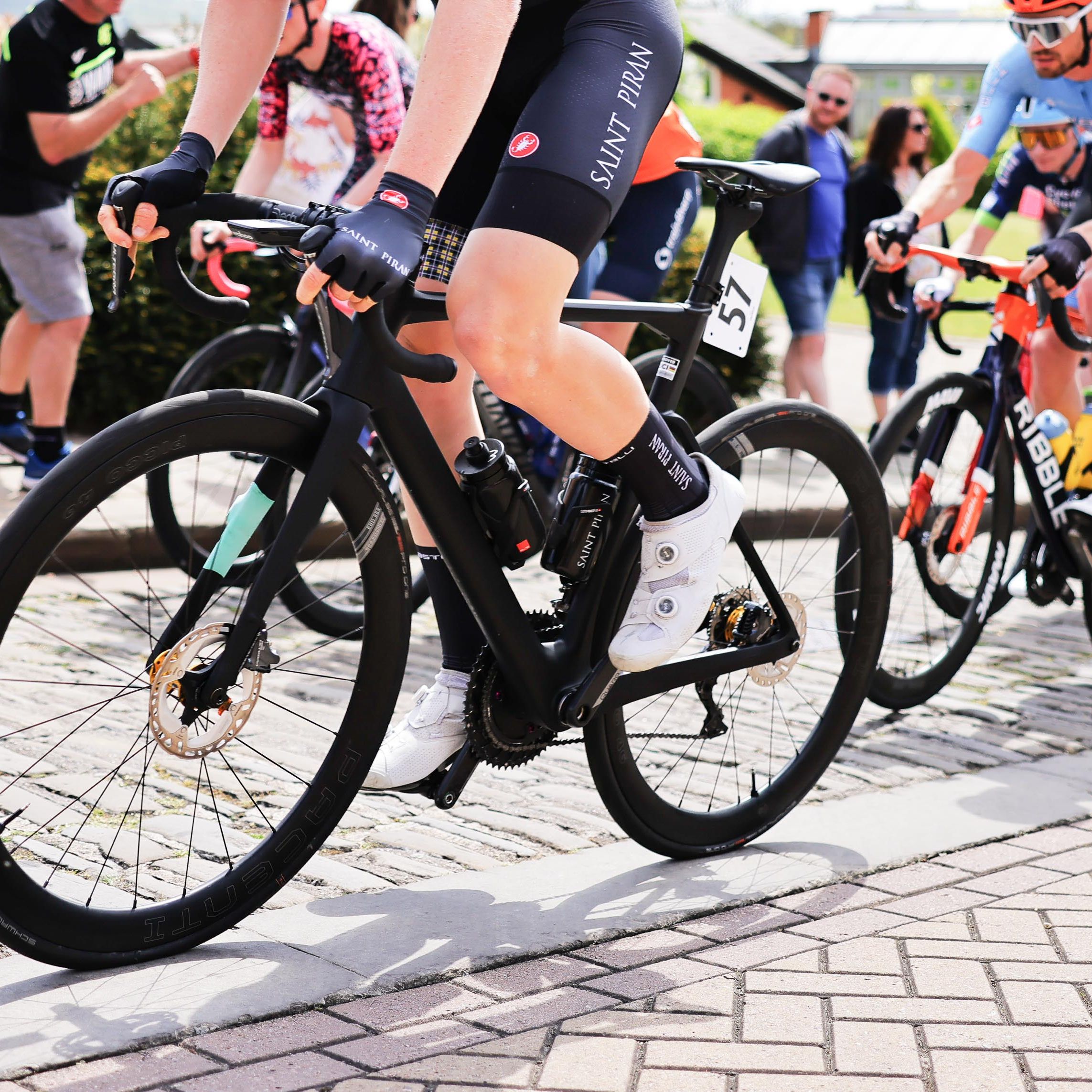 英国プロ自転車チームSaint Piran無標架 Investigation officially launched by UCI into British team