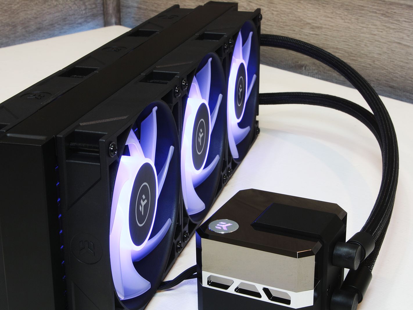 その他 EKWB EK-AIO Elite 360 D-RGB znYG7XuKgTjX83SKKY8T9b.jpg