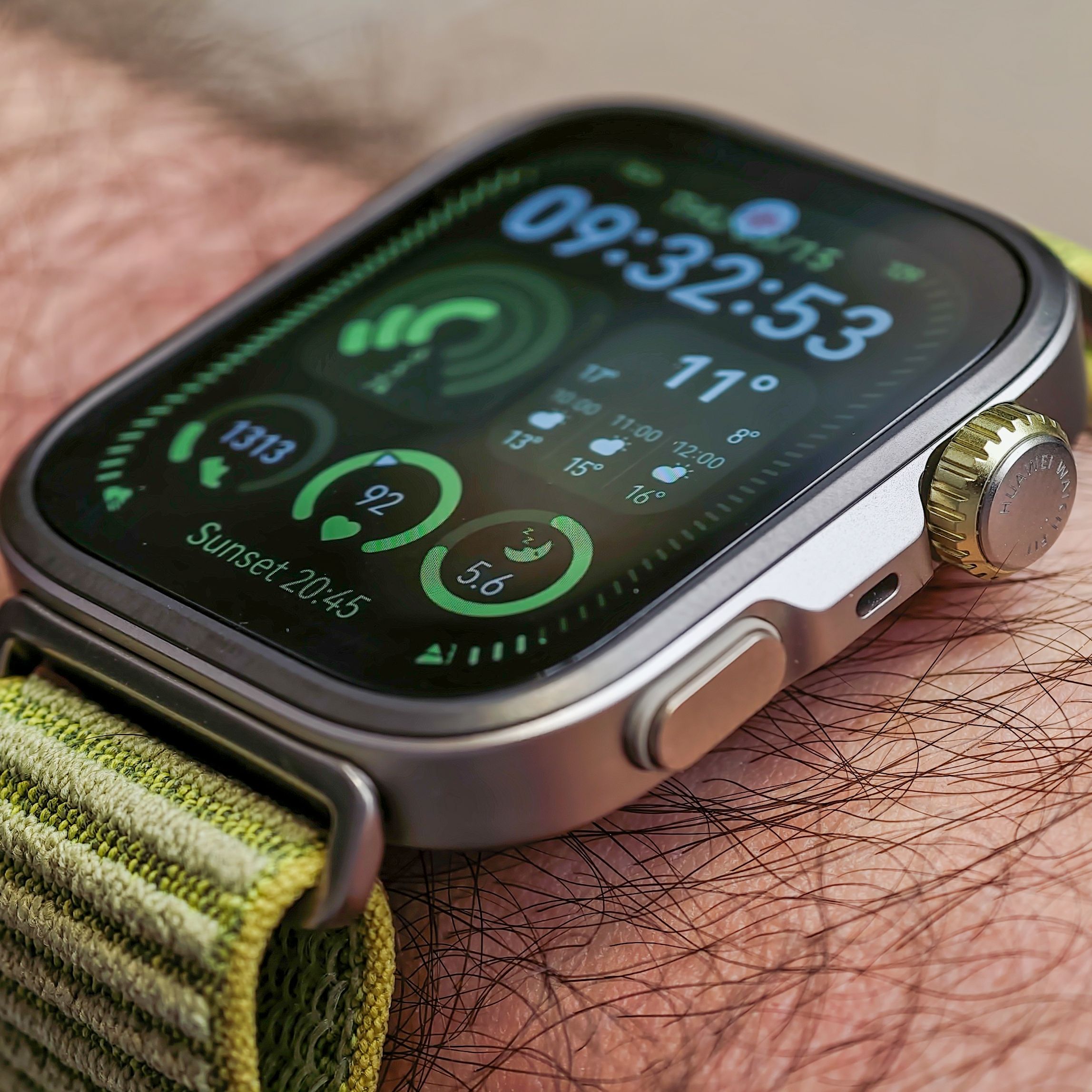 The Huawei Watch Fit 4 Pro looks like an Apple Watch Ultra, but 