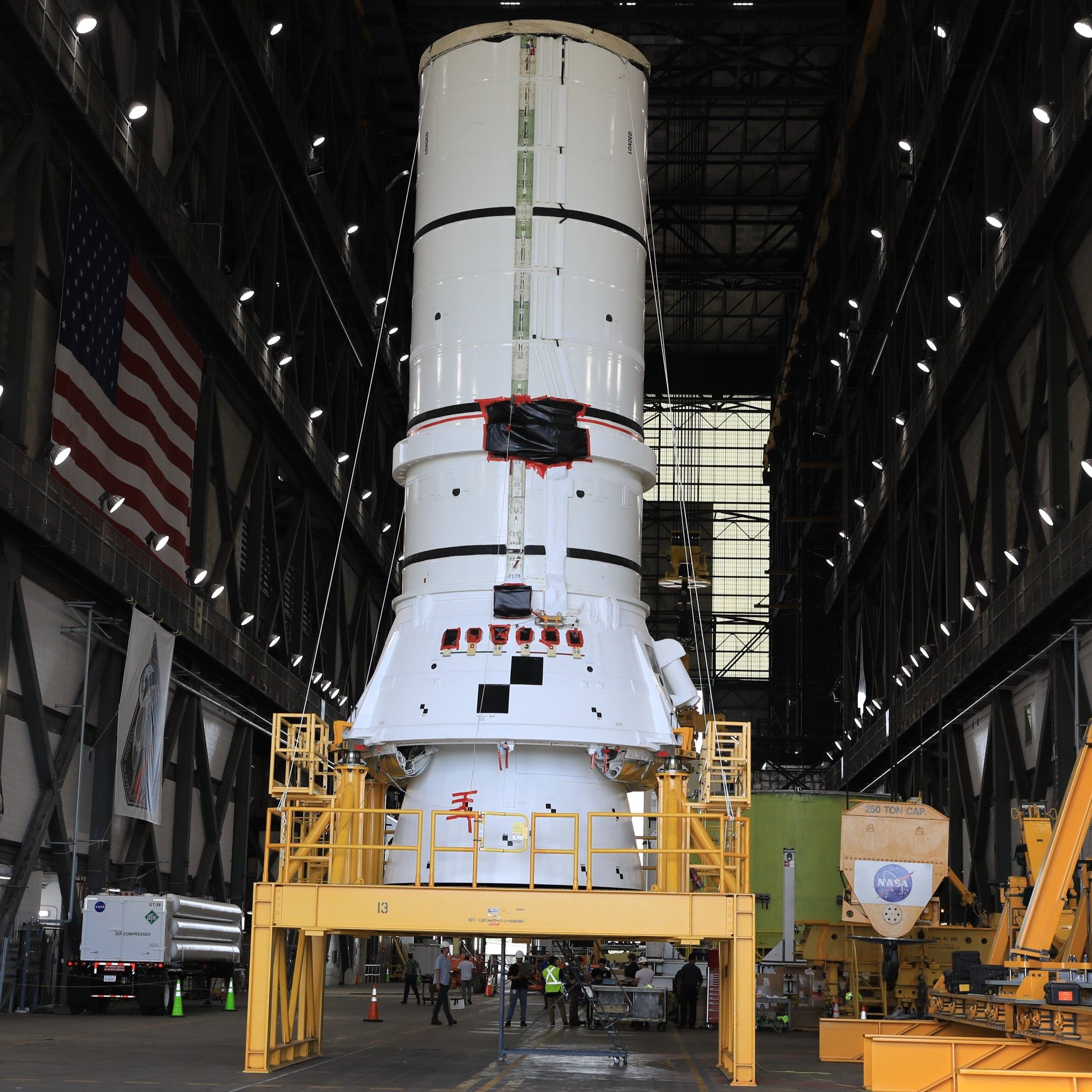 ☆NASA☆（感謝）/3 NASA begins stacking rocket ahead of 2027 Artemis III astronaut