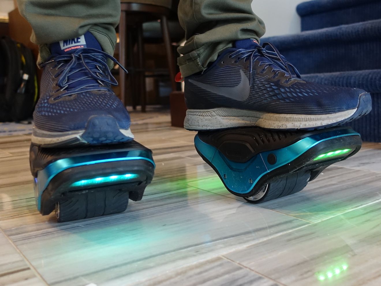 その他 KINTONE HOVER SHOES Jetson Motokick Hover Shoes Test Ride | Tom's Guide