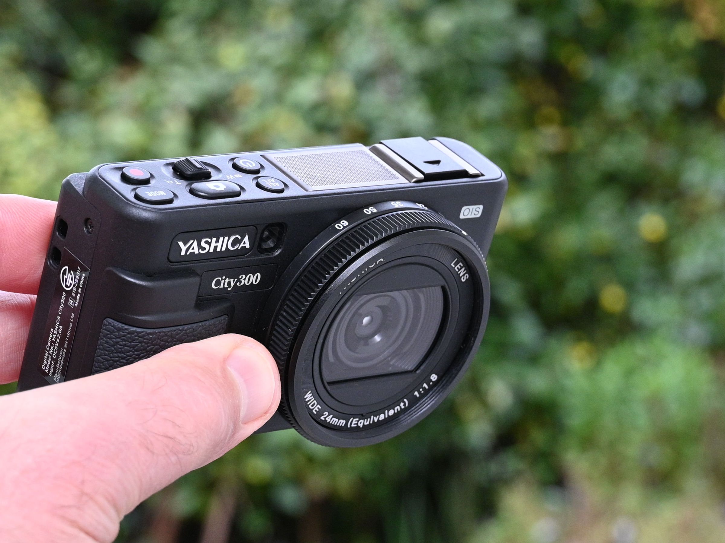 Yashica City 300 review: this compact camera aims to deliver
