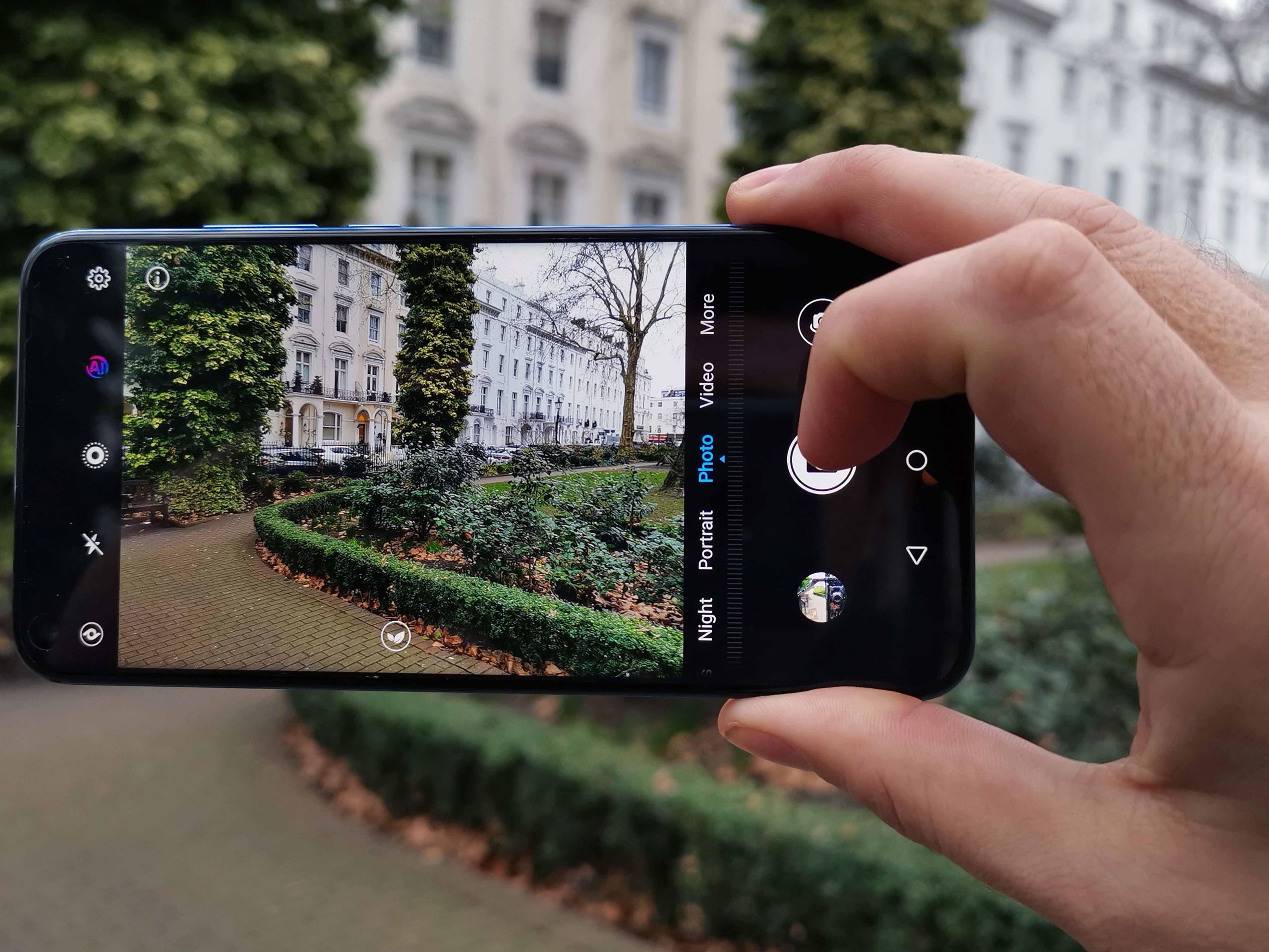 【極美品】Honor View 20（SIMフリー）48MPカメラ搭載 4LptZ6q25AFr8R3mxaH8De.jpg