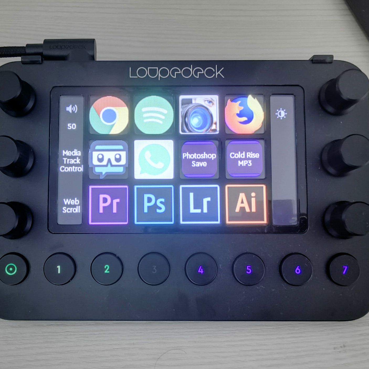 その他 loupedeck Live Loupedeck Live S - Your Trusty Sidekick For Streaming & More