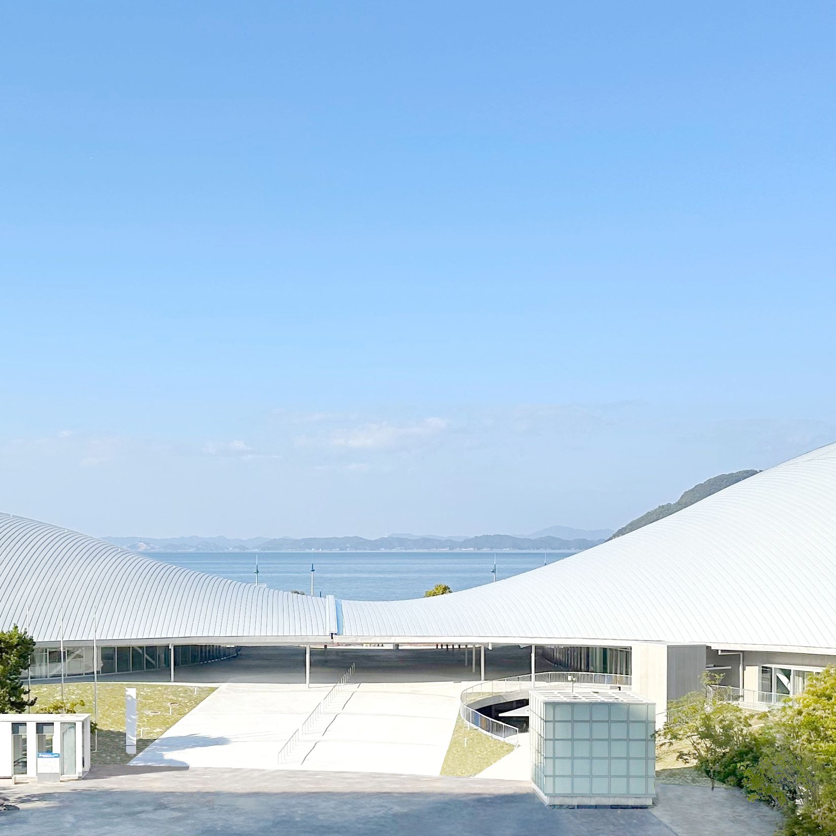 Kazuyo Sejima and Ryue Nishizawa celebrate their RIBA medal