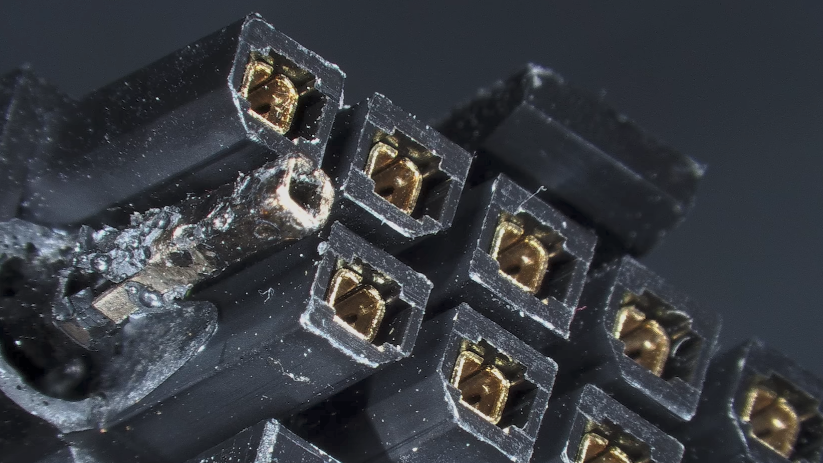 RTX 5090 cable overheats to 150 degrees Celsius — Uneven current