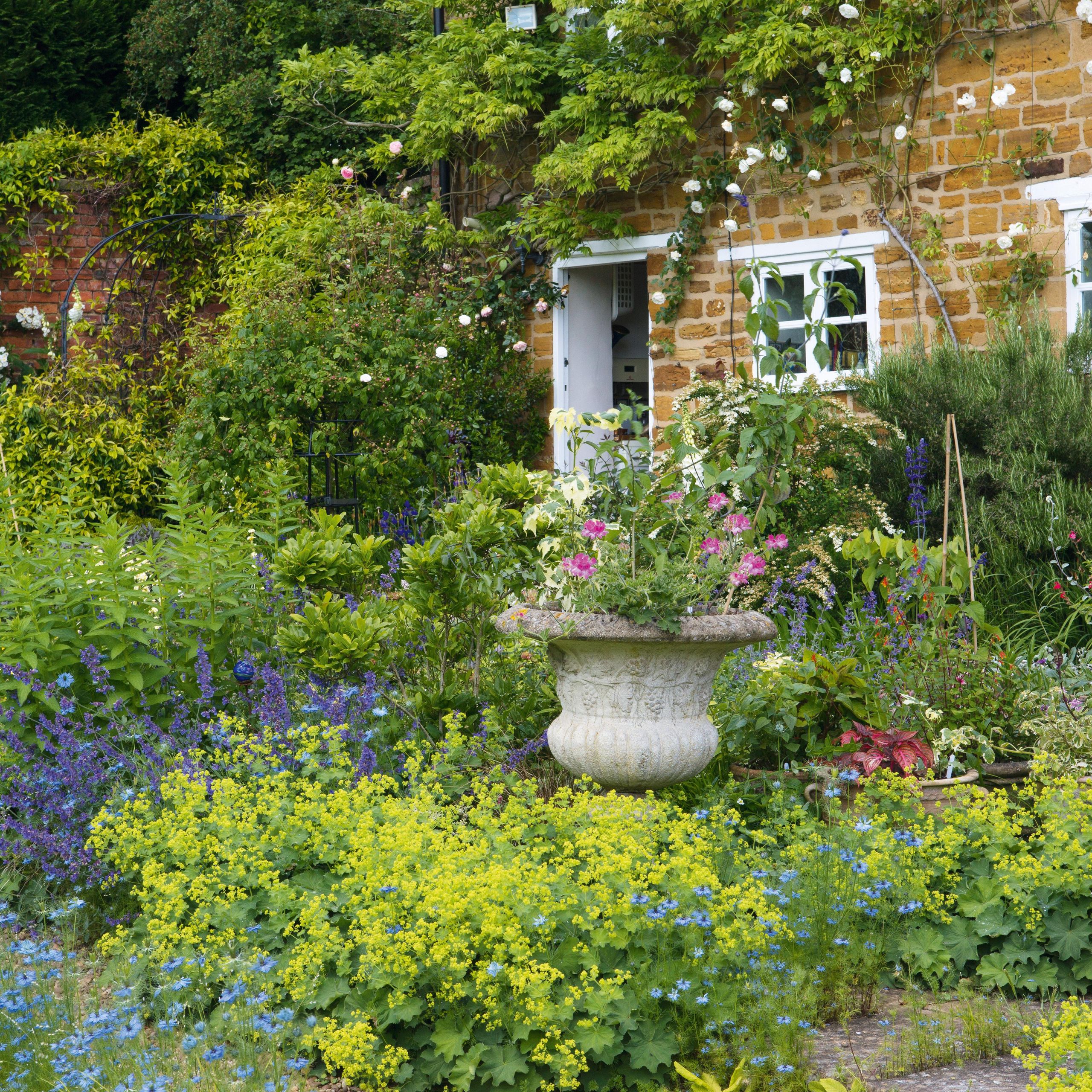 12 cottage garden ideas that are dreamy and delightful | Real Homes, image size:2560x2560