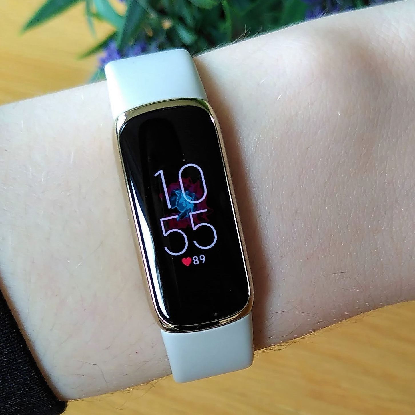 Fitbit Luxe トラッカー オーキッド Fitbit Luxe Fitness Tracker Review - Consumer Reports