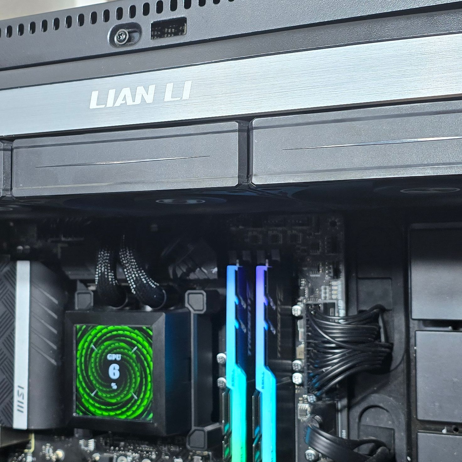 値下げ可 LIANLI HydroShift LCD360S Black HydroShift LCD AIO - LIAN LI is a Leading Provider of PC Cases