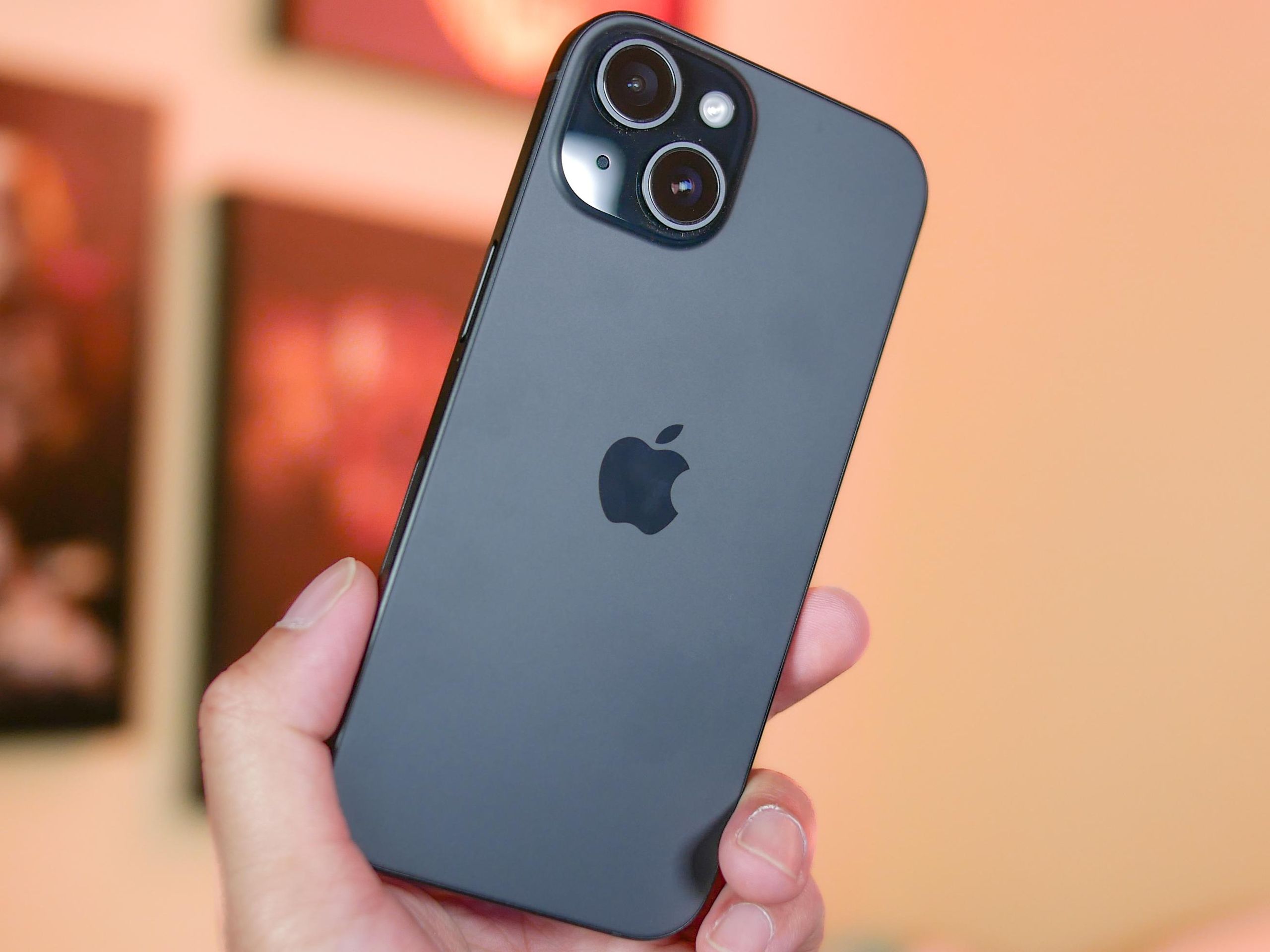 アメリカン乗り　iPhone 15 Pro Apple unveils iPhone 15 Pro and iPhone 15 Pro Max with Action