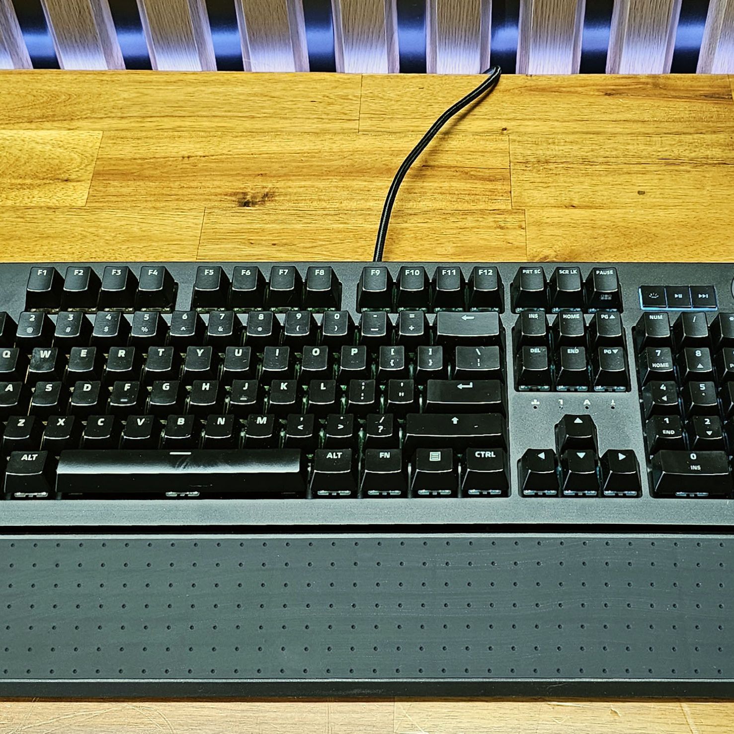438858_5 438858_5