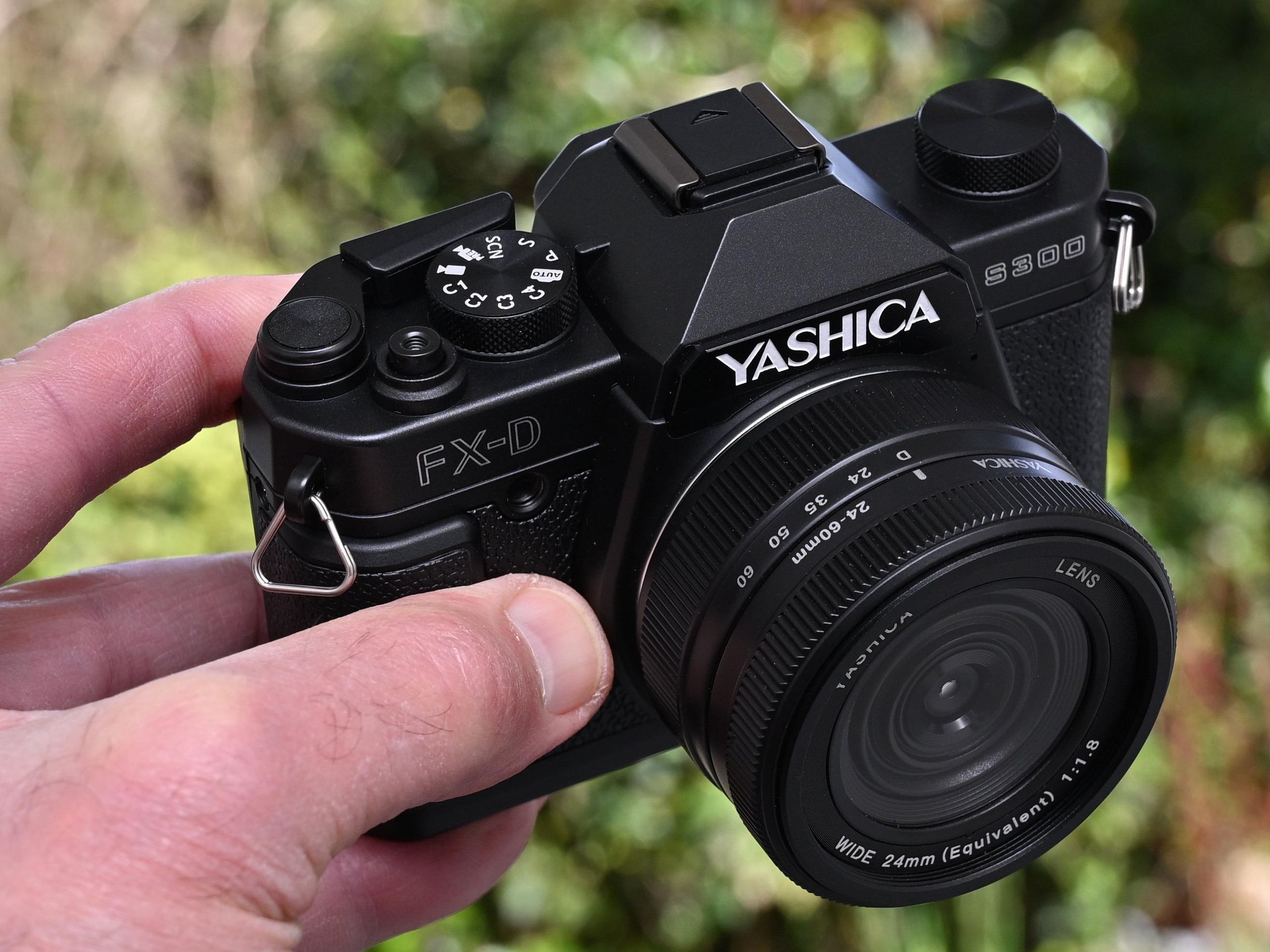 新品未使用　ヤシカ YASHICA FX-D S300 美品 ヤシカ YASHICA FX-D S300 美品 zQ4EHAsR9V7RXyUGTD2T3Q.jpg