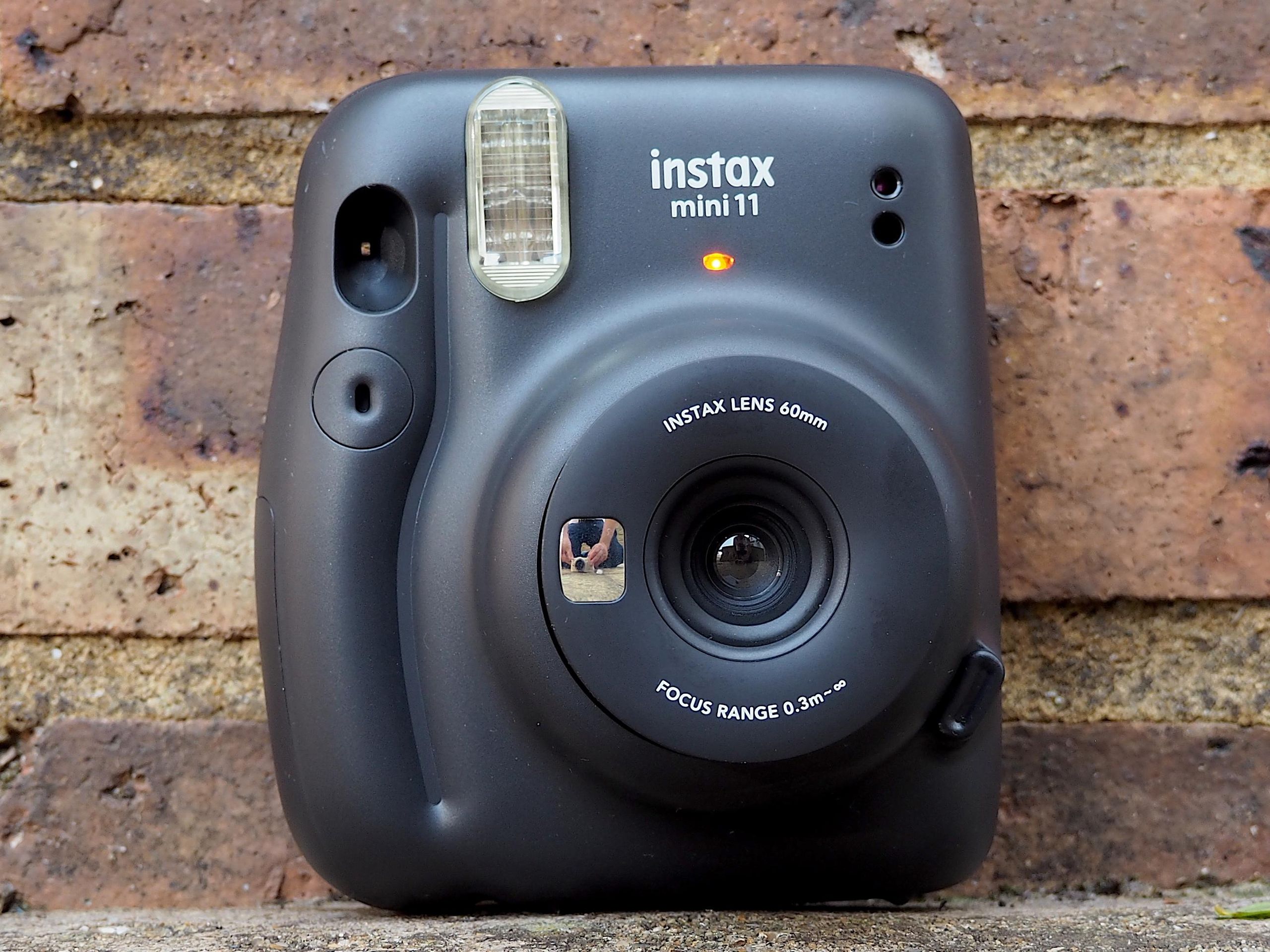 フィルムカメラ FUJI FILM INSTAX MINI 11 CHARCOAL GRAY Amazon.com : Fujifilm Instax Mini 11 Instant Camera - Charcoal