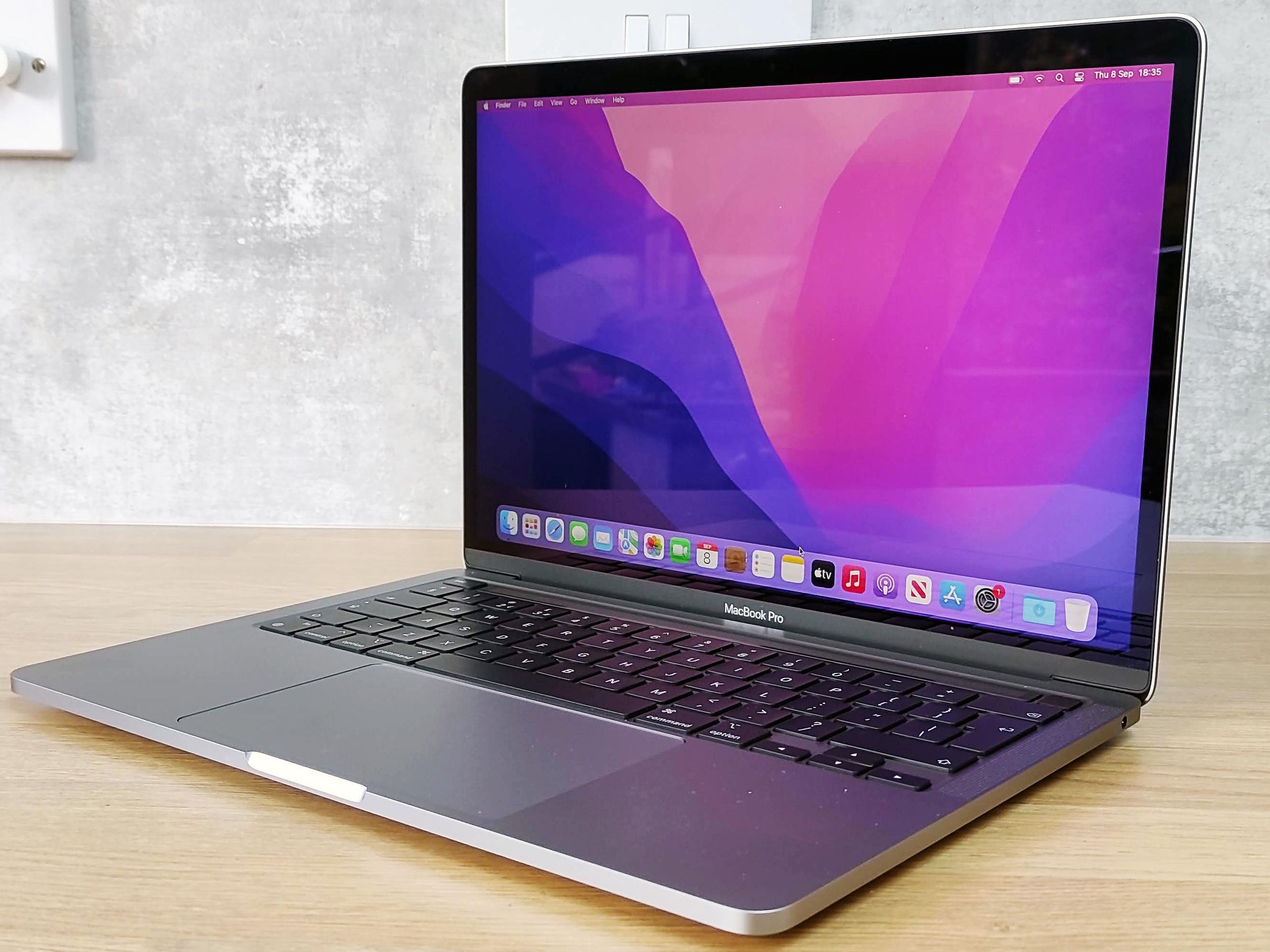 MacBook本体 MacBook Pro (13-inch, M2, 2022) Apple 2022 MacBook Pro 13-inch Laptop with M2 Chip, 8GB RAM