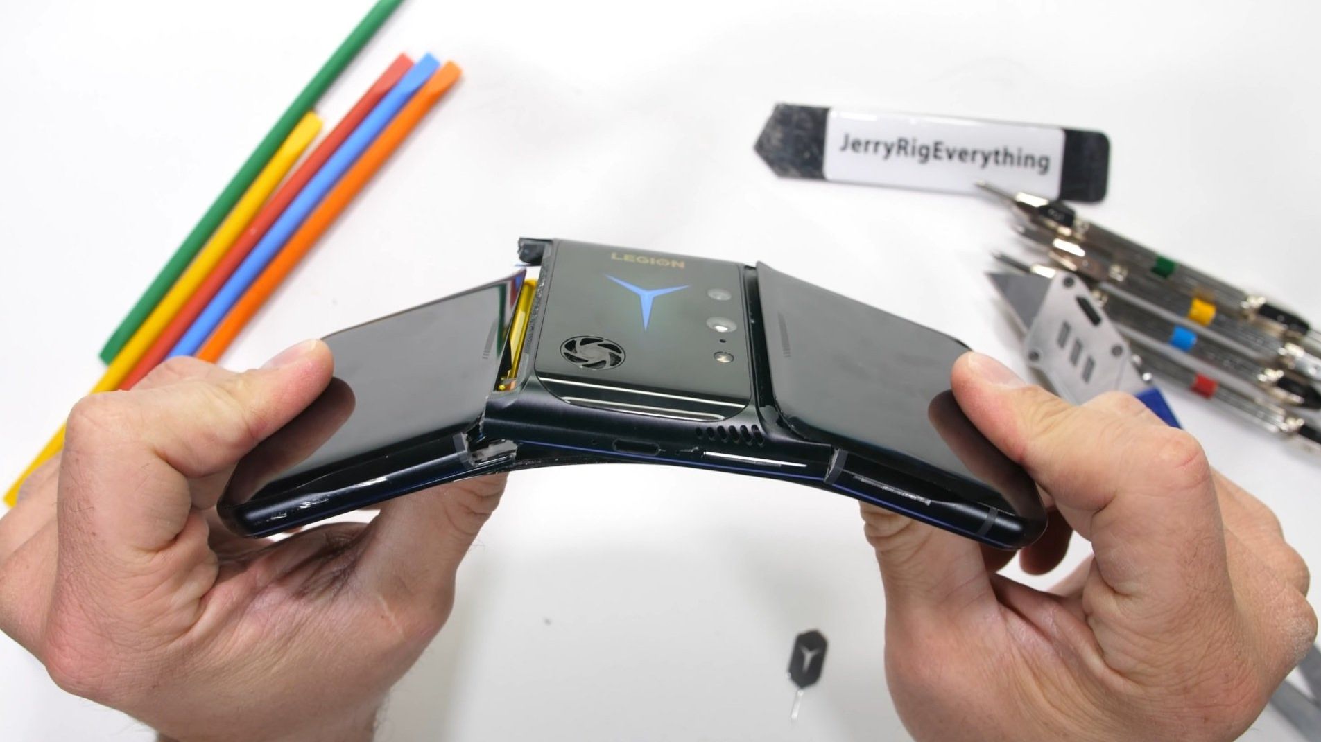 Lenovo Legion Phone Duel 2 beats the rumored dual-hinge Galaxy Z