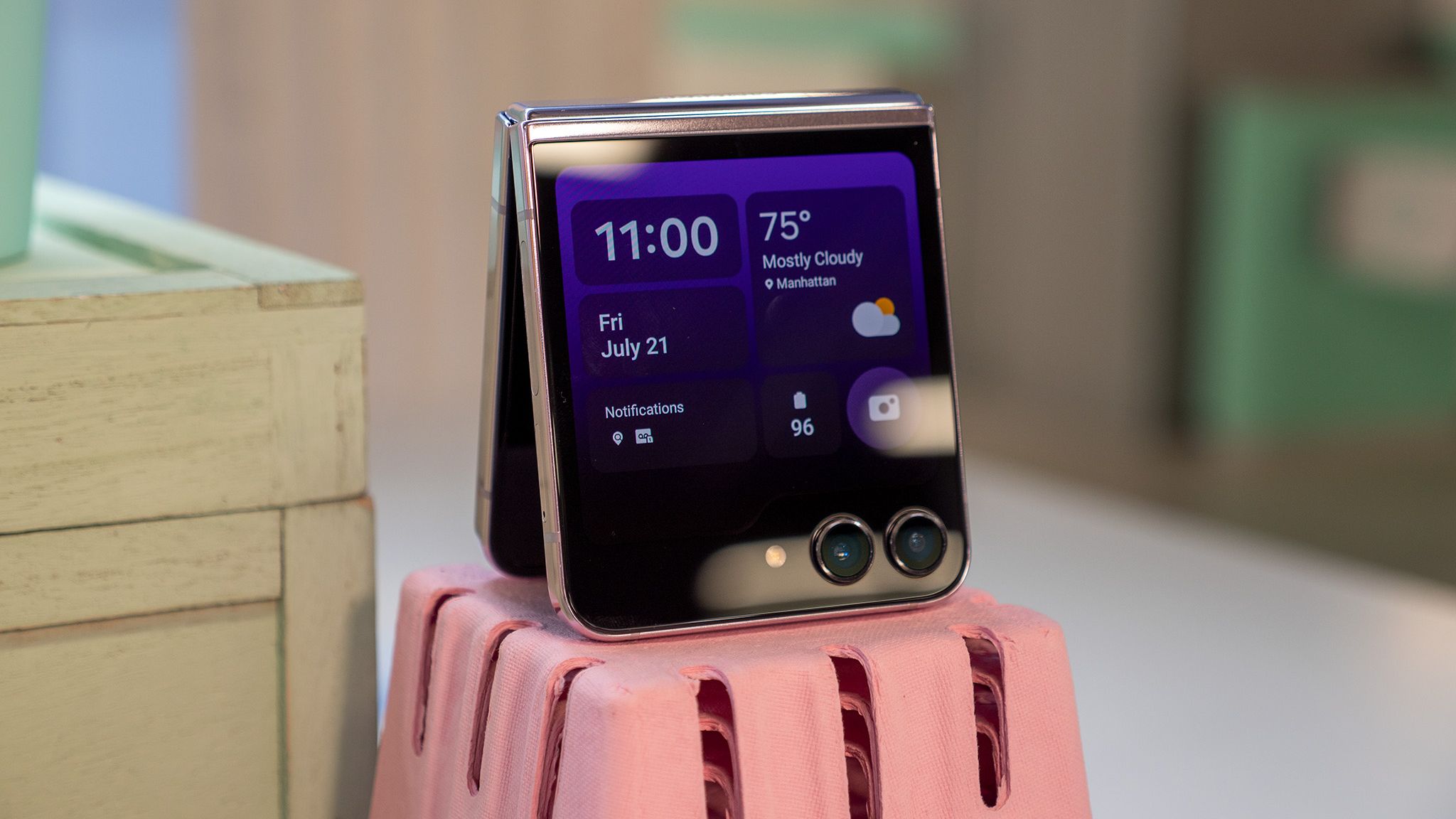 Samsung Galaxy Z Flip5 ラベンダー 本体と充電器1個 Samsung Galaxy Z Flip5 ラベンダー 本体と充電器1個 サムスン