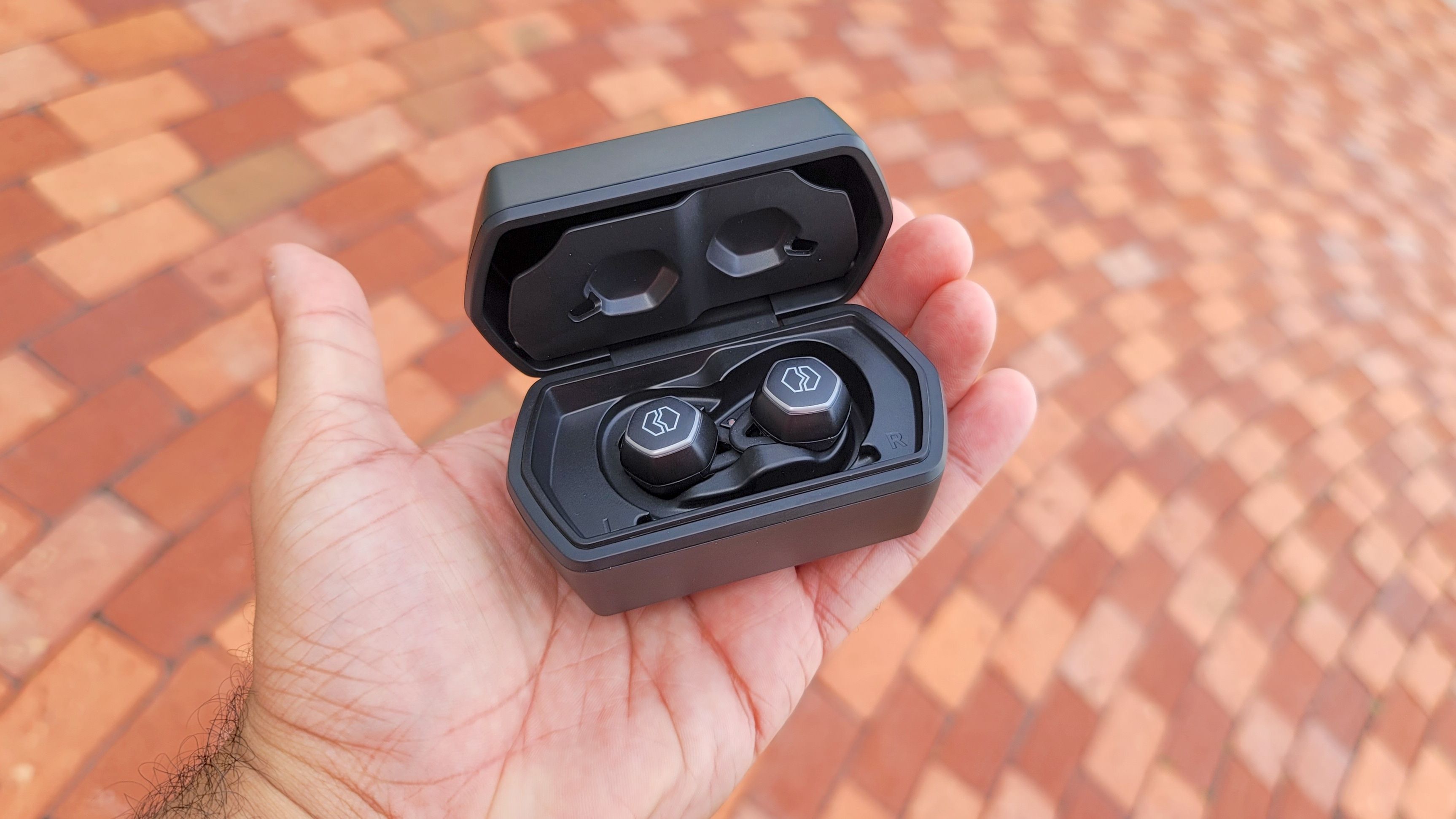 Amazon.com: V-MODA Hexamove Pro Wireless Earbuds - Black
