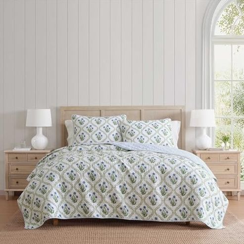 Martha Stewart - Queen Quilt Set, 100% Soft Cotton Floral Bedding for Year Round Comfort, 3 Piece Bed Set With Matching Pillowcases (chloe Green)