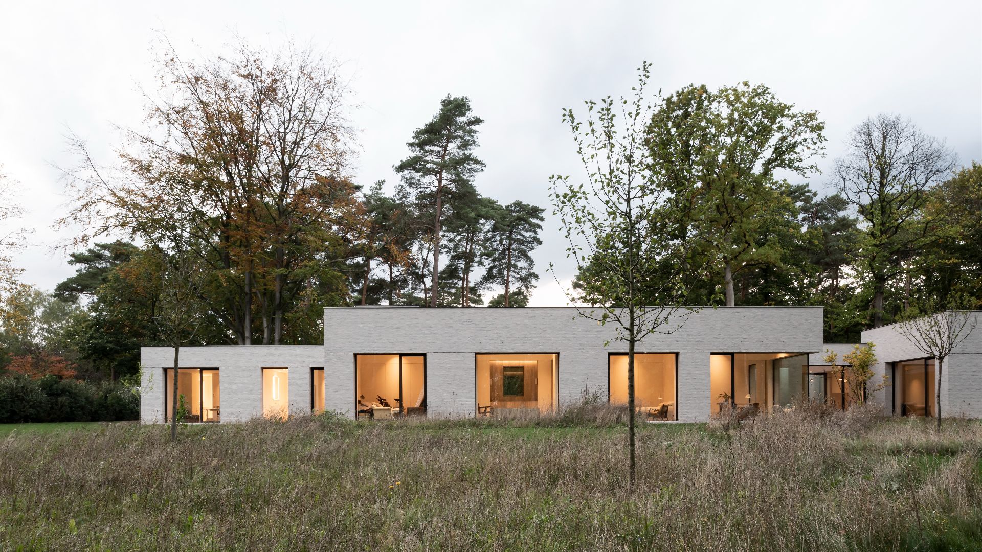 ベルギー建築写真集BELGIAN ARCHITECTS AND THEIR… 今 話題 の 人気 商品 ベルギー建築写真集BELGIAN ARCHITECTS