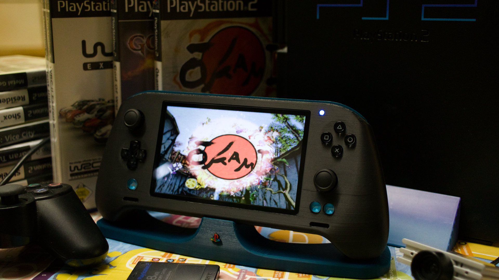 プレステ2.ゲームボーイ Enthusiast crams reversed-engineered PS2 into a handheld, designs