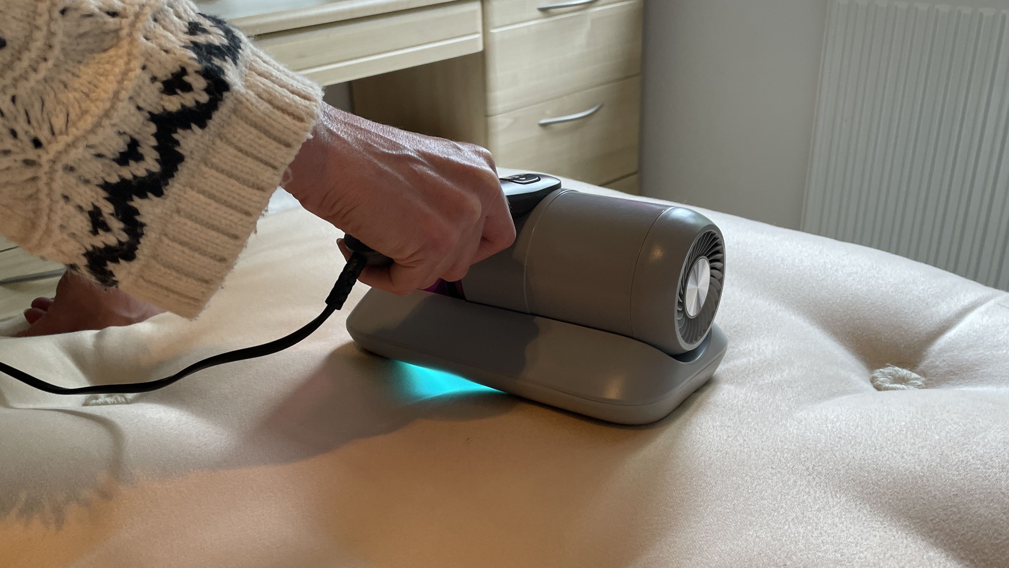 Ambiano Mattress vacuum on a mattress, working, with UV light visible