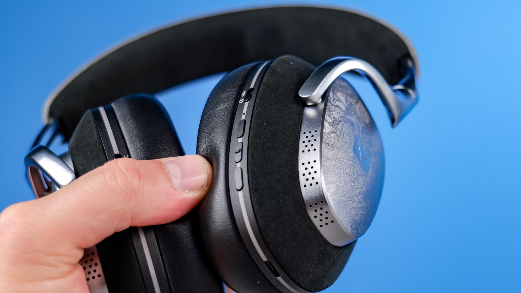 The Noble Audio FoKus Artemis in hand showing the controls