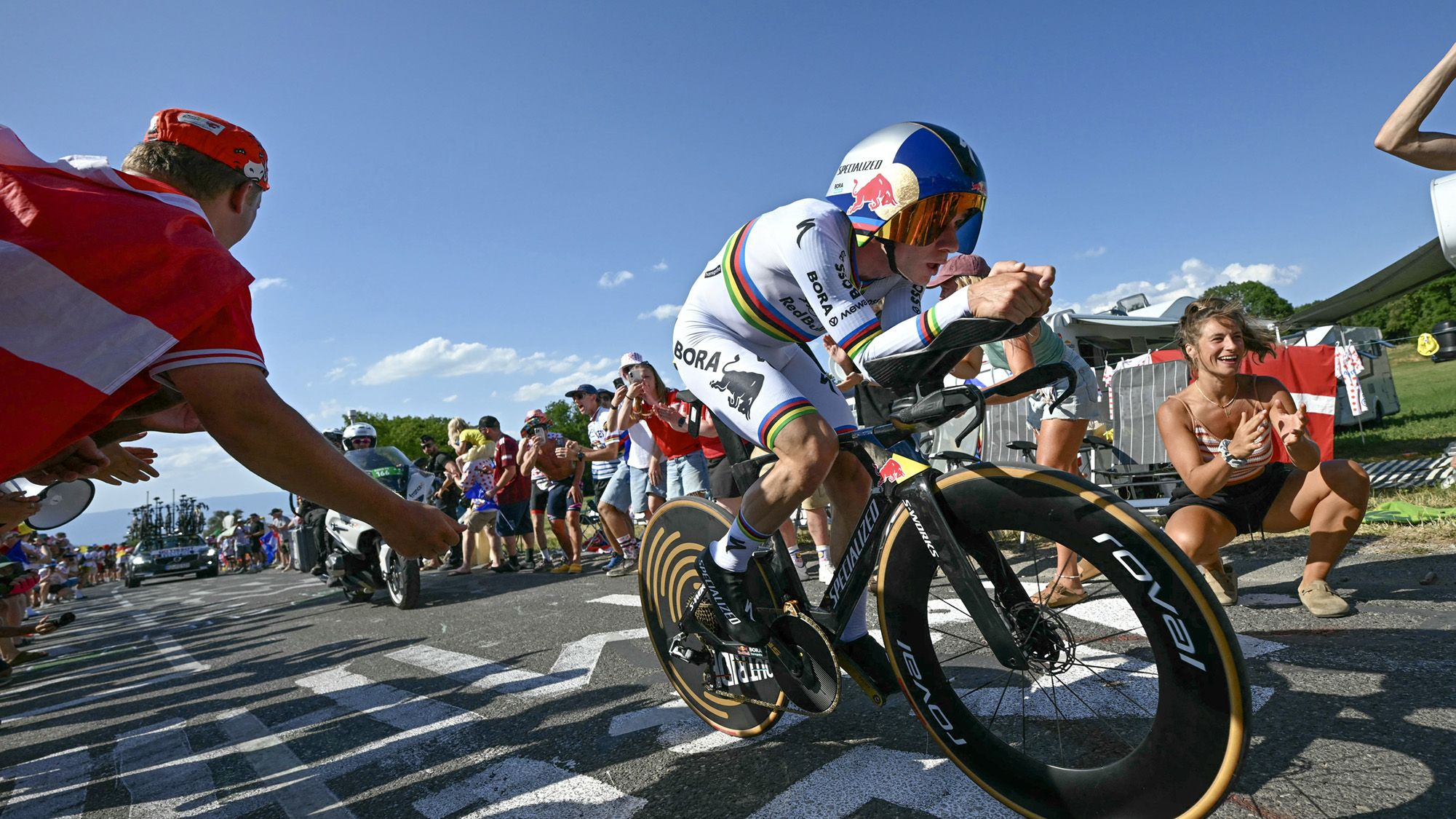 As it happened: World champion triumphs in Tour de France stage 16