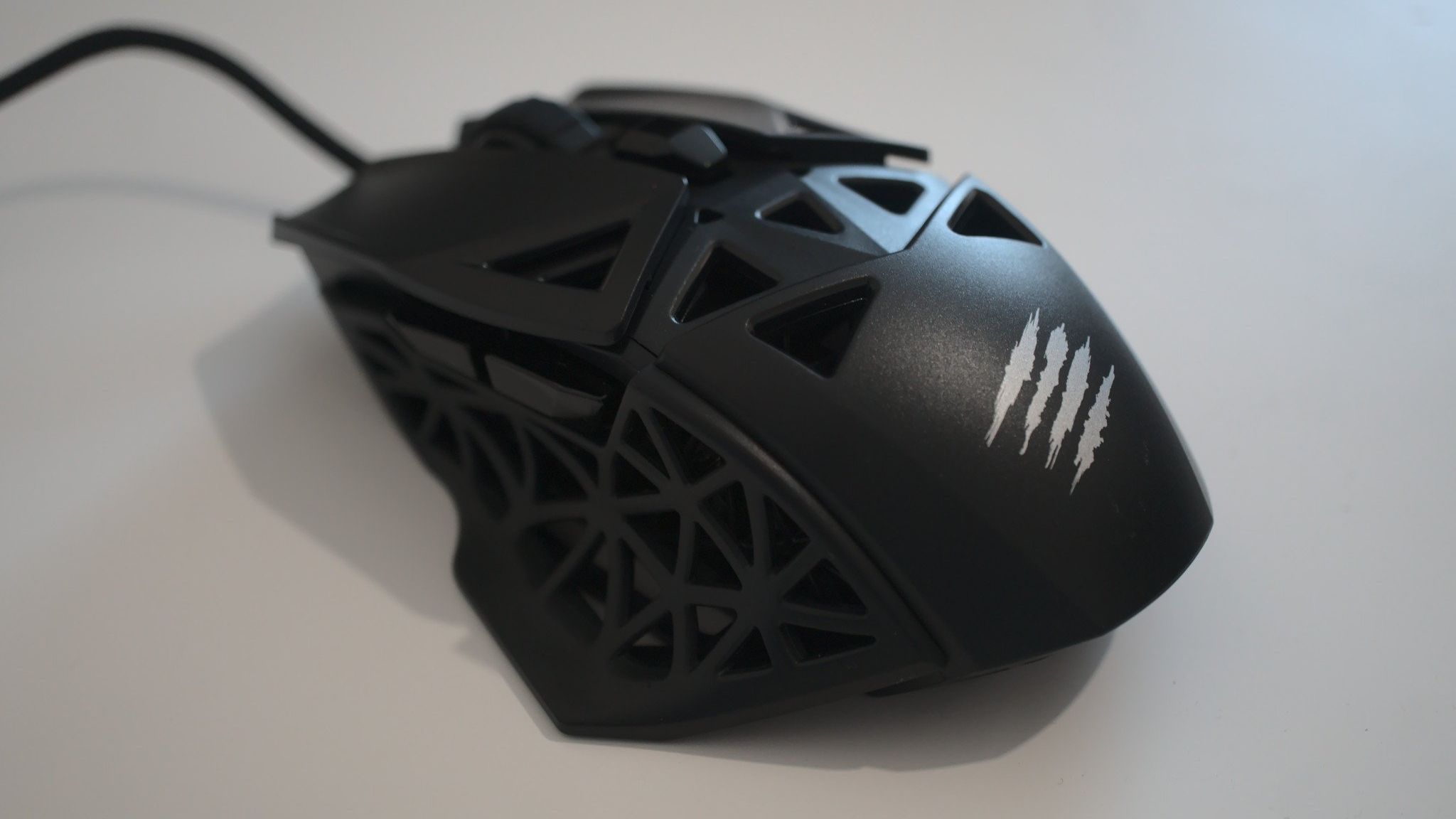 Mad Catz M.O.J.O. M1 review: This killer gaming mouse was stood up