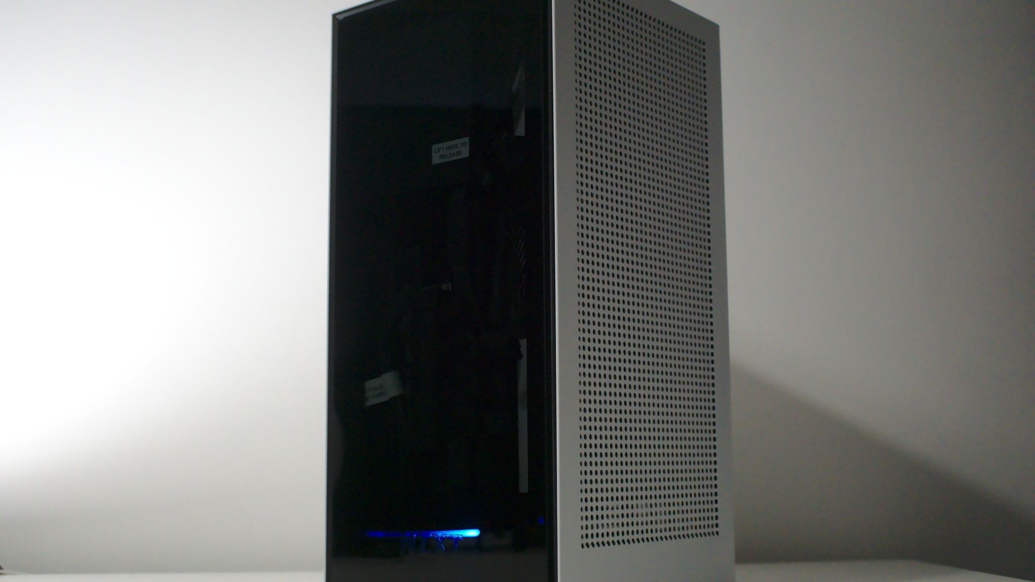 NZXT H1 ホワイト NZXT H1 V2 Mini ITX Windowed PC Gaming Case, With 750W Gold